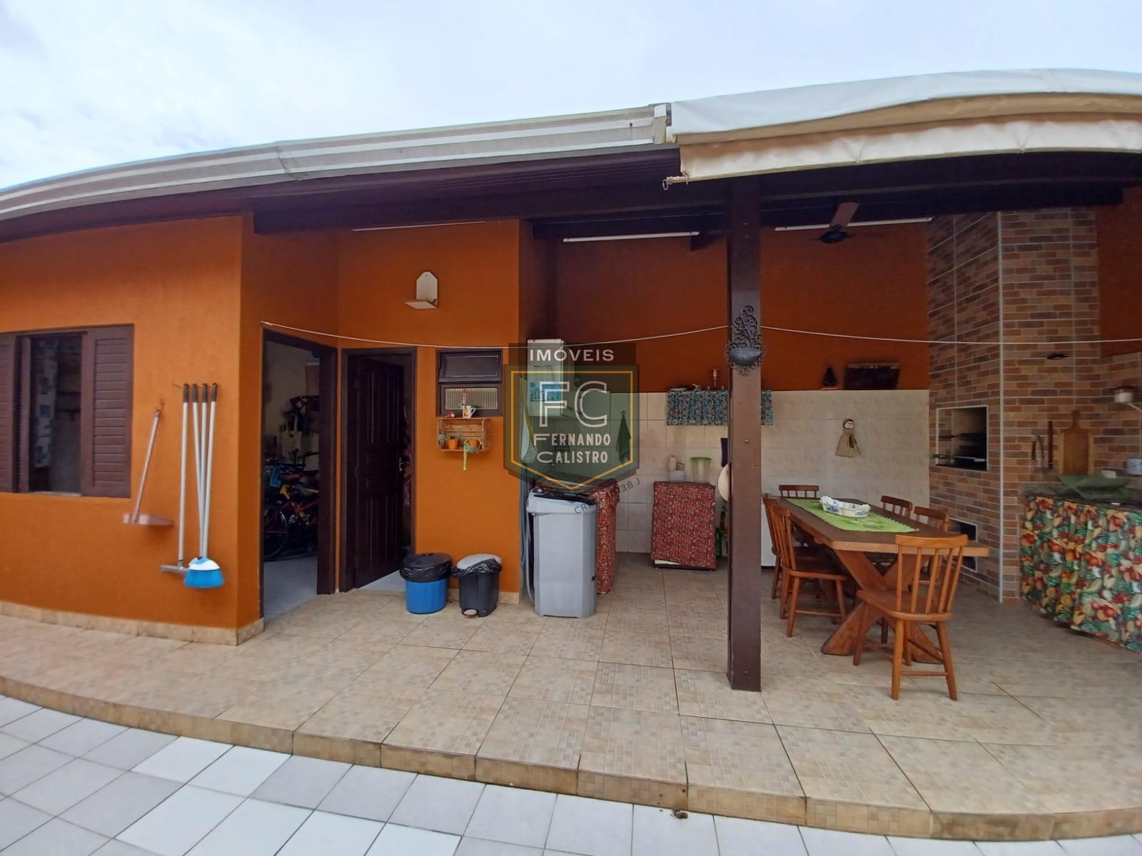 Casa Isolada Lote Inteiro 3 Dormitórios (1 Suíte) + Edícula, Área Gourmet c/ Churrasqueira, 4 Vagas, 160 m² Á. Construída, Caiçara, Praia Grande SP