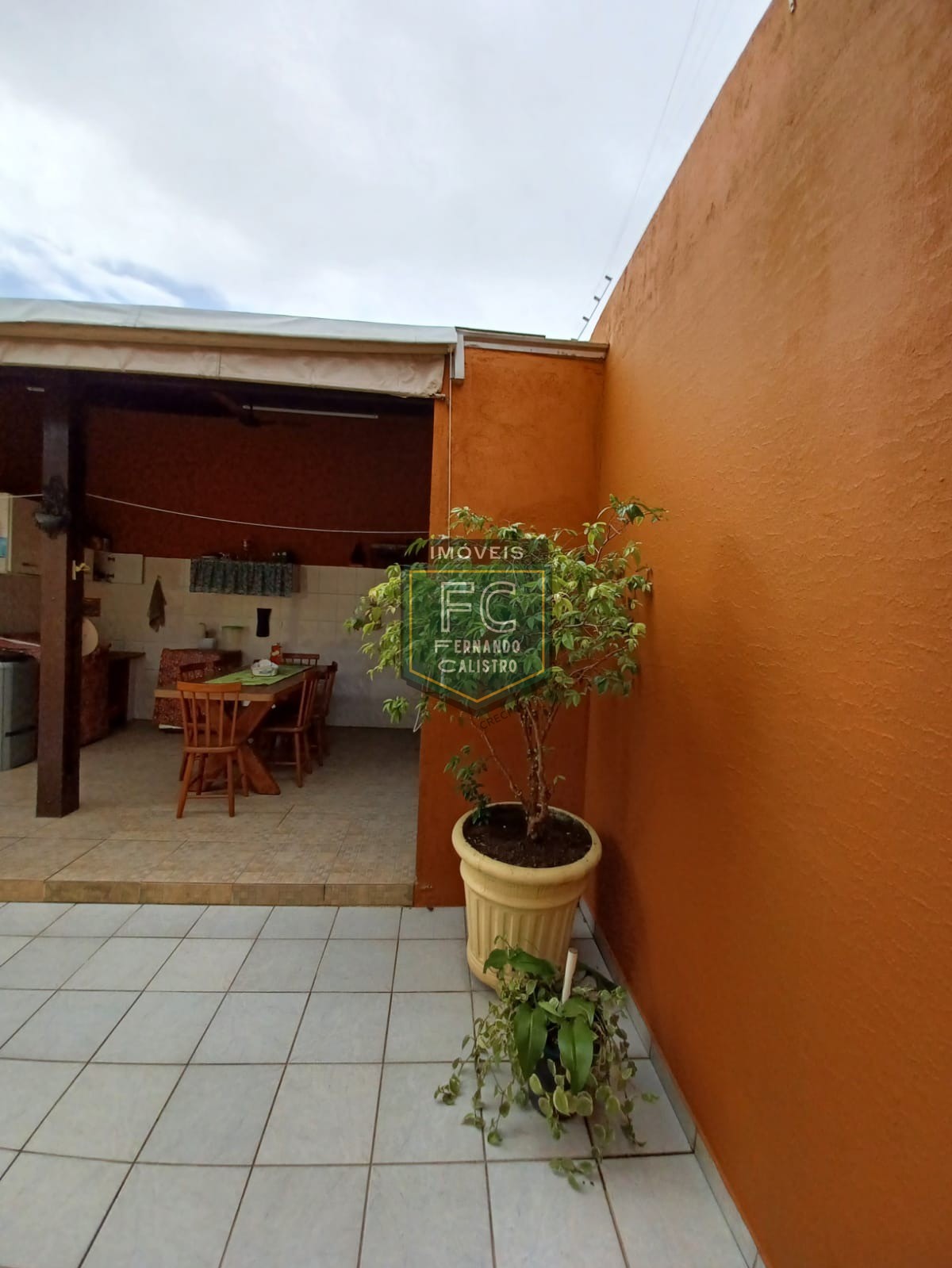 Casa Isolada Lote Inteiro 3 Dormitórios (1 Suíte) + Edícula, Área Gourmet c/ Churrasqueira, 4 Vagas, 160 m² Á. Construída, Caiçara, Praia Grande SP