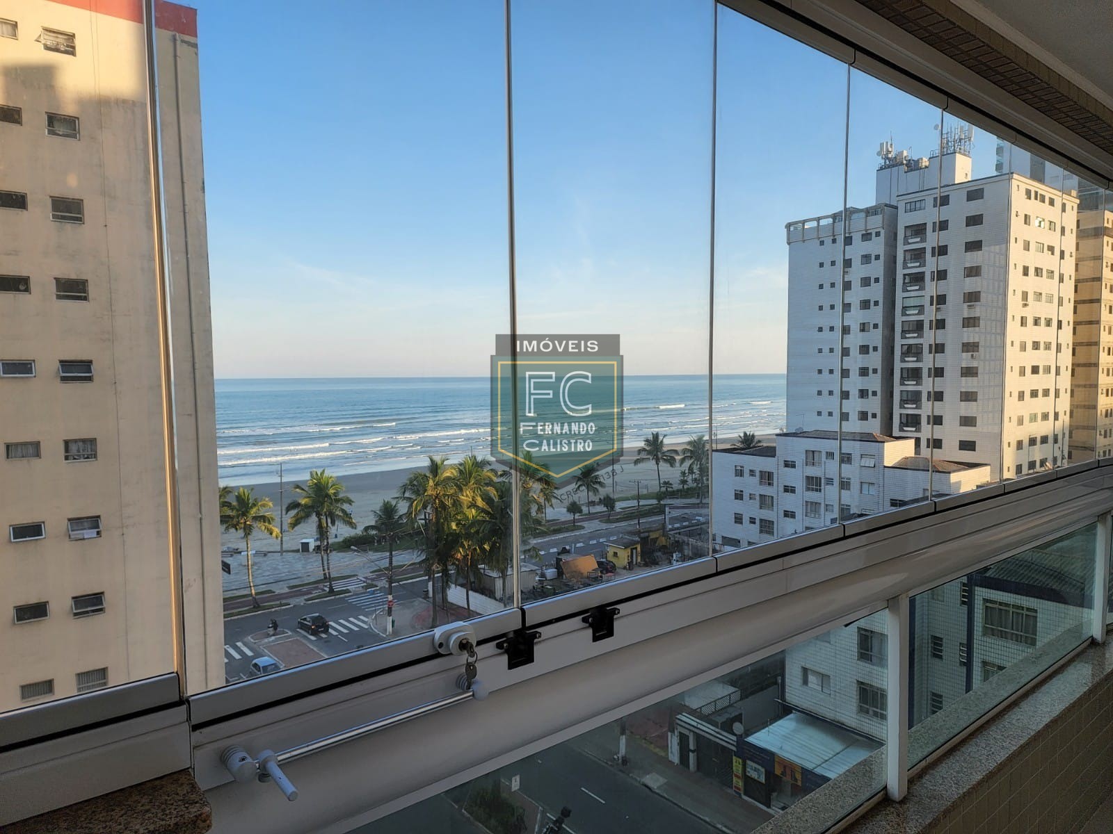 Apartamento Altíssimo Padrão 3 Suítes, Varanda Envidraçada c/ Churrasqueira e Vista p/ o Mar, Passos da Praia, 3 Vagas, V. Caiçara, Praia Grande SP