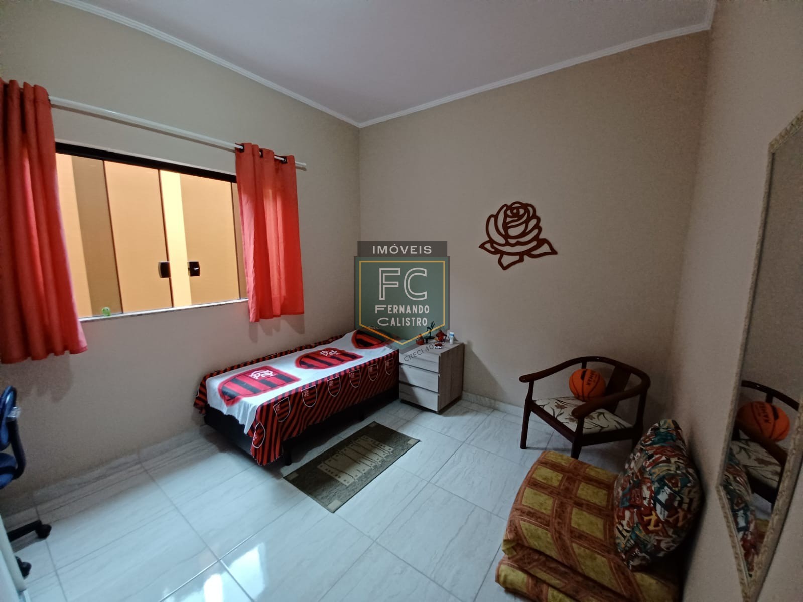 Casa Isolada Lote Inteiro 3 Dormitórios (1 Suíte) + Edícula, Área Gourmet c/ Churrasqueira, 4 Vagas, 160 m² Á. Construída, Caiçara, Praia Grande SP