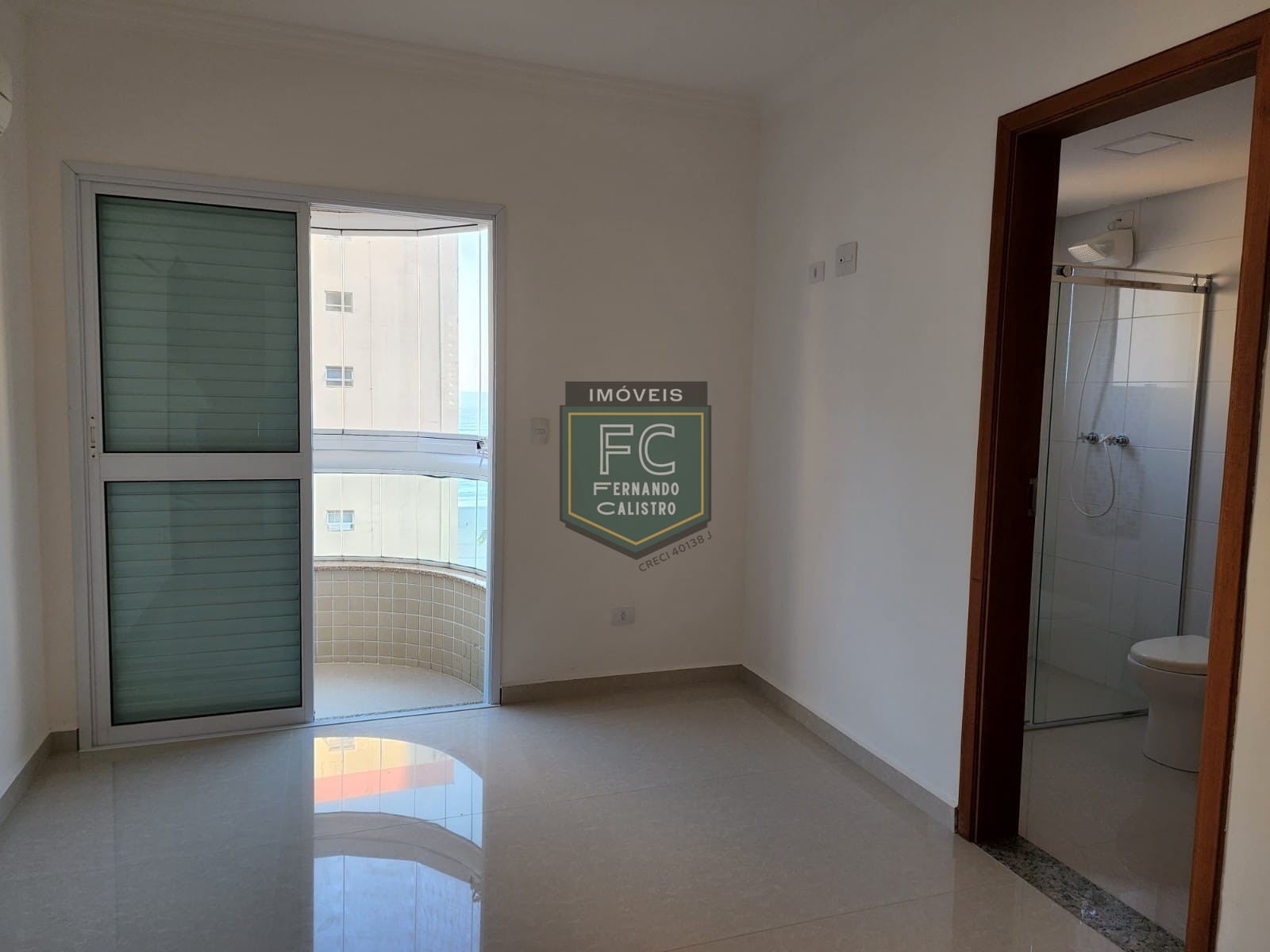 Apartamento Altíssimo Padrão 3 Suítes, Varanda Envidraçada c/ Churrasqueira e Vista p/ o Mar, Passos da Praia, 3 Vagas, V. Caiçara, Praia Grande SP