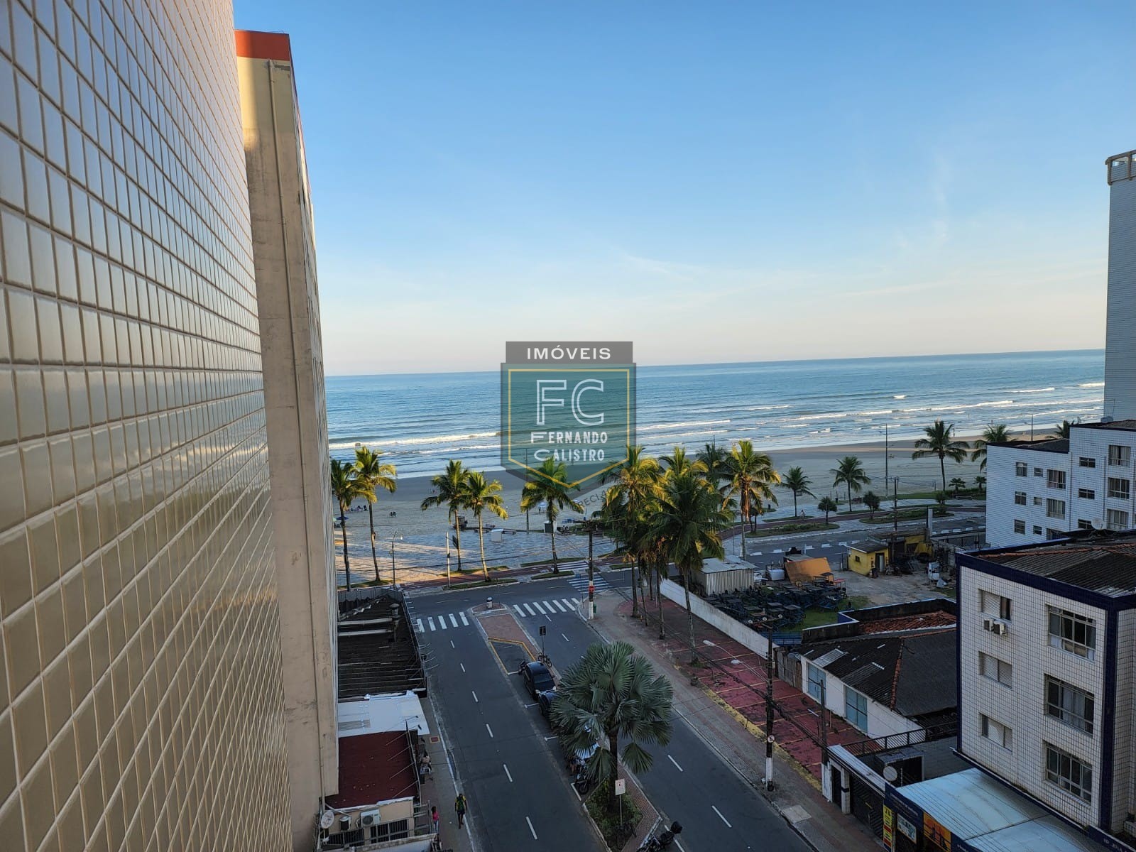 Apartamento Altíssimo Padrão 3 Suítes, Varanda Envidraçada c/ Churrasqueira e Vista p/ o Mar, Passos da Praia, 3 Vagas, V. Caiçara, Praia Grande SP