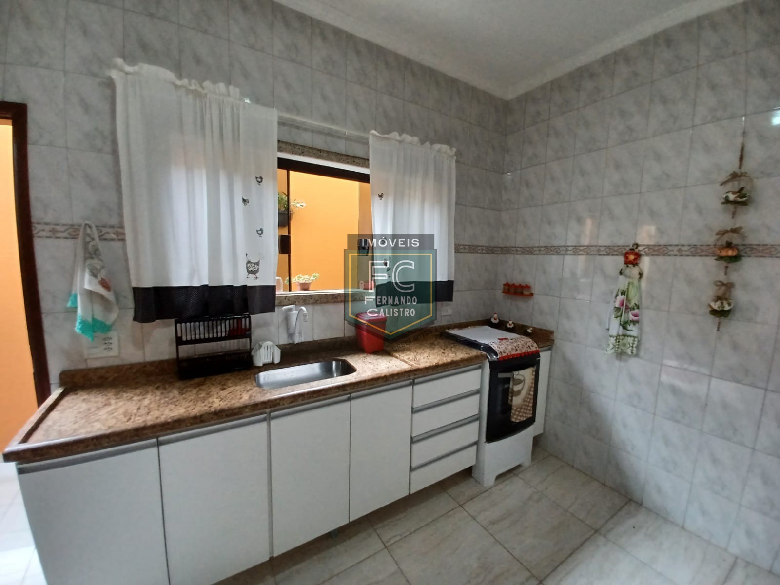 Casa Isolada Lote Inteiro 3 Dormitórios (1 Suíte) + Edícula, Área Gourmet c/ Churrasqueira, 4 Vagas, 160 m² Á. Construída, Caiçara, Praia Grande SP