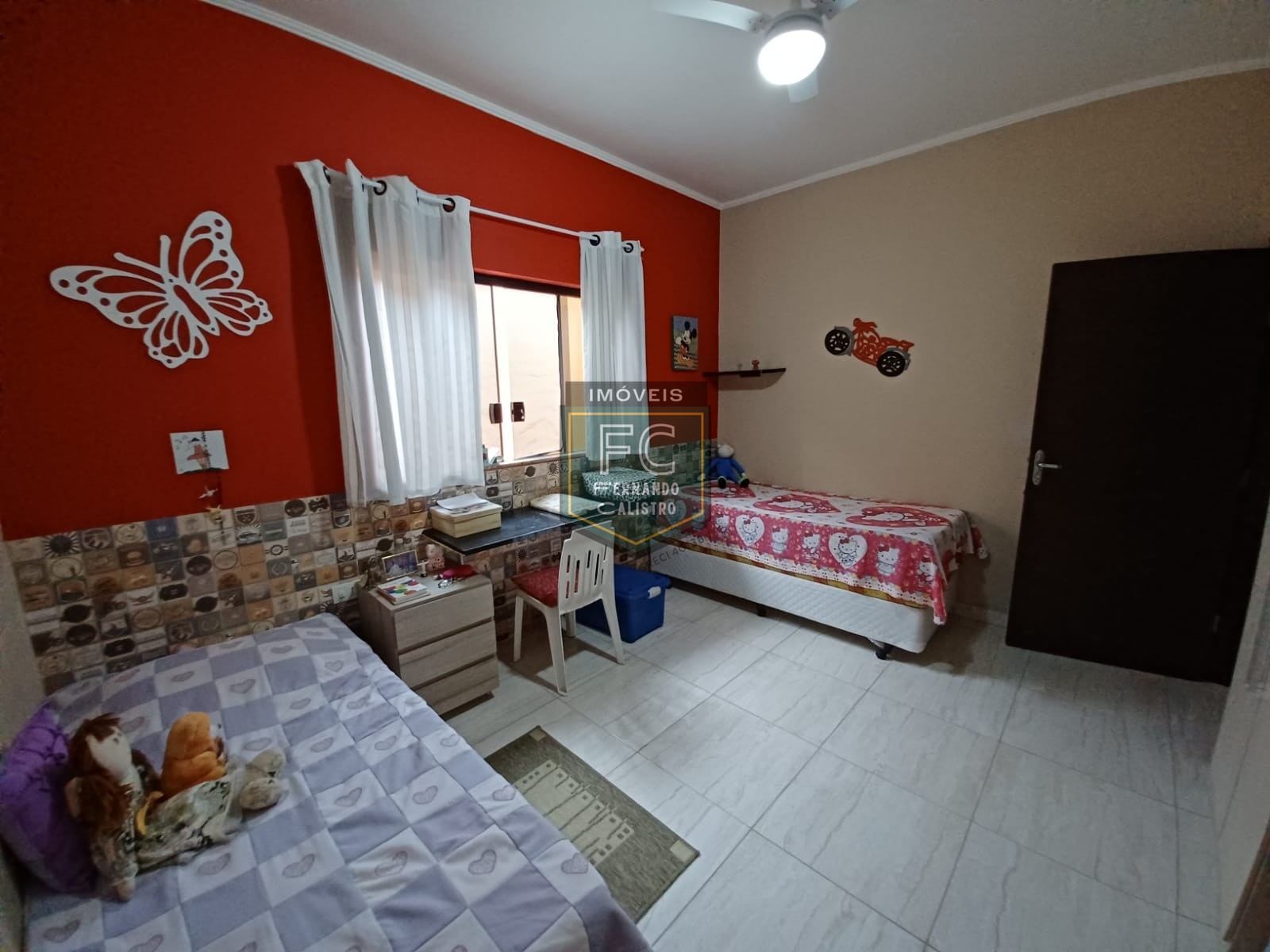 Casa Isolada Lote Inteiro 3 Dormitórios (1 Suíte) + Edícula, Área Gourmet c/ Churrasqueira, 4 Vagas, 160 m² Á. Construída, Caiçara, Praia Grande SP