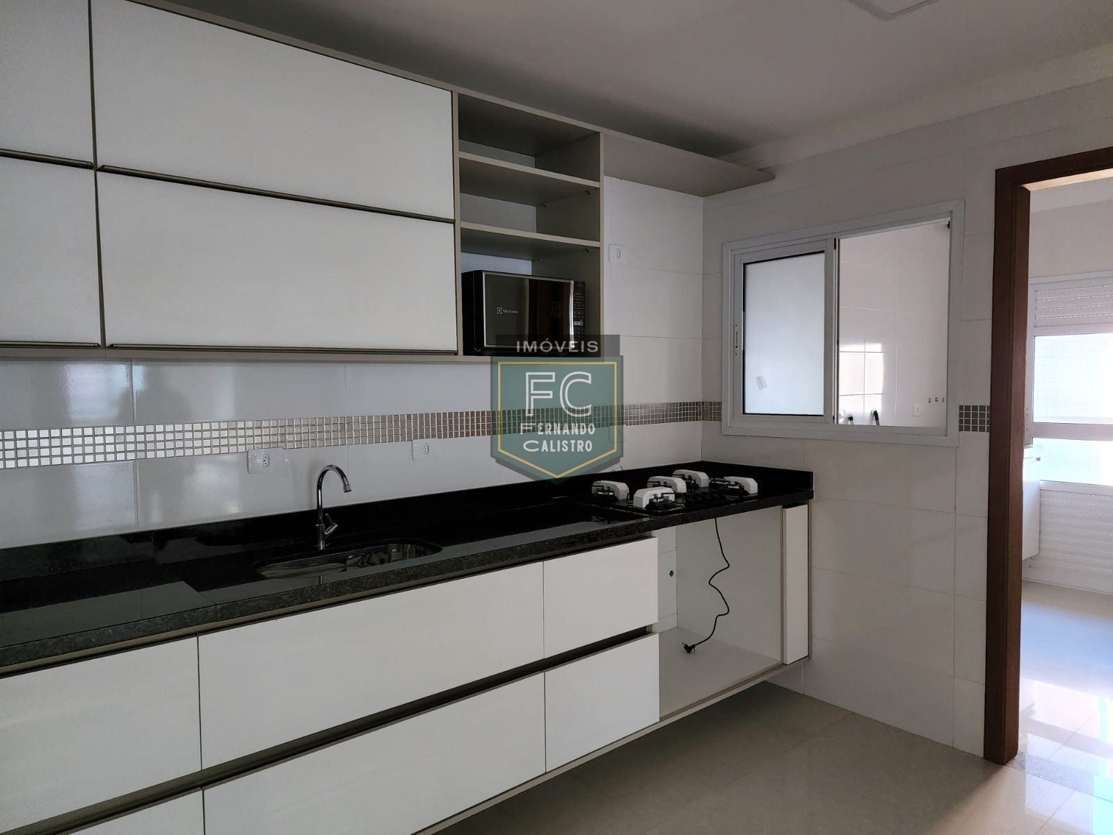 Apartamento Altíssimo Padrão 3 Suítes, Varanda Envidraçada c/ Churrasqueira e Vista p/ o Mar, Passos da Praia, 3 Vagas, V. Caiçara, Praia Grande SP