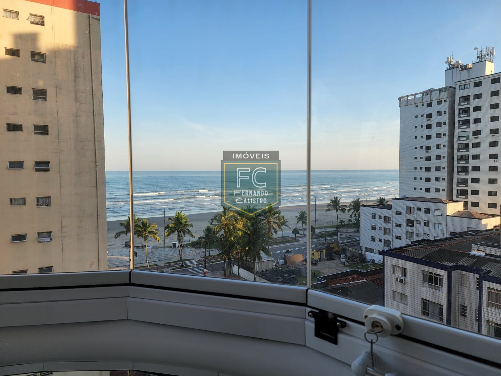 Apartamento Altíssimo Padrão 3 Suítes, Varanda Envidraçada c/ Churrasqueira e Vista p/ o Mar, Passos da Praia, 3 Vagas, V. Caiçara, Praia Grande SP
