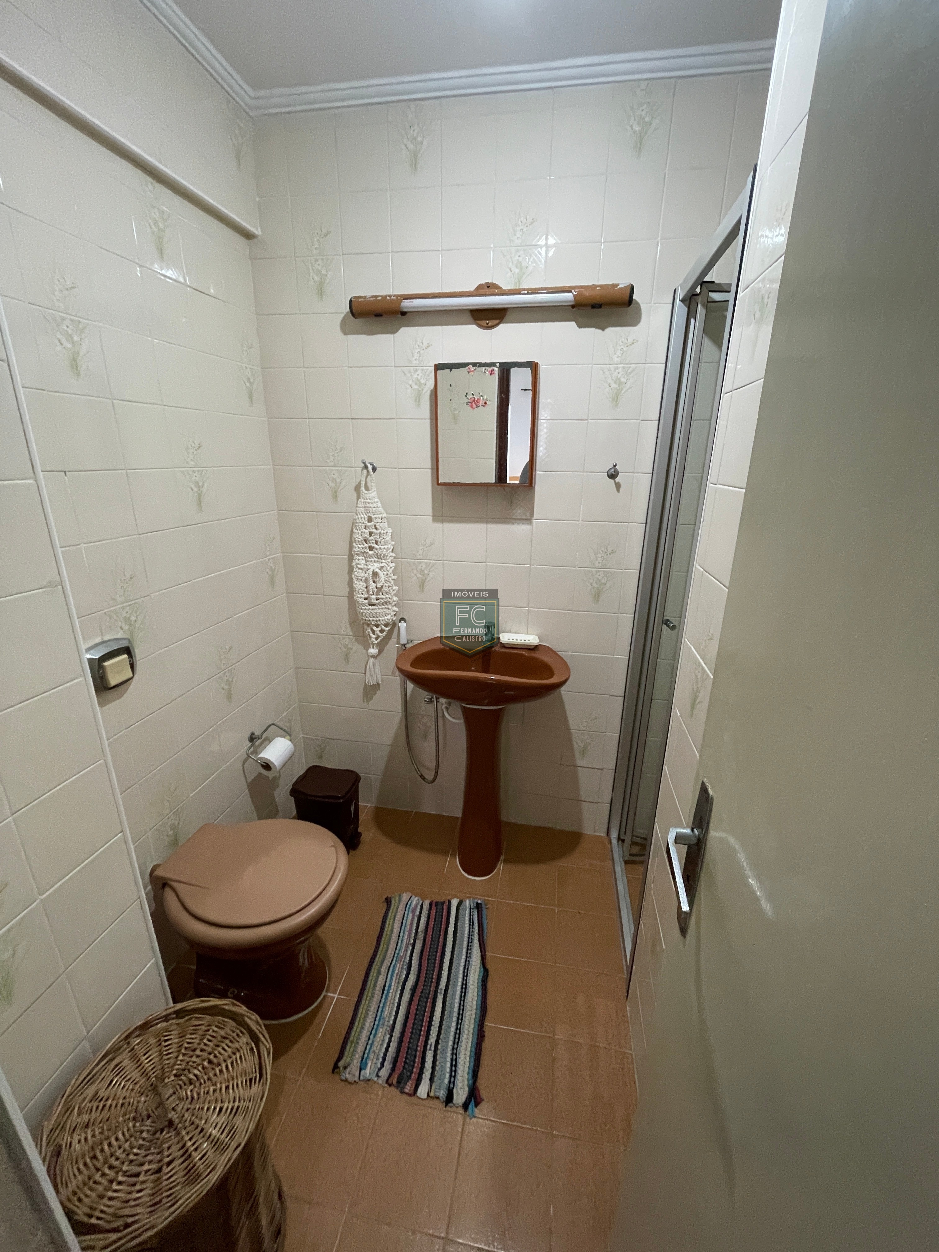 Apartamento Tipo Garden, com 2 Dormitórios e Terraço / Quintal com vista para o mar, e alguns passos da praia, no Coração do Centro, Mongaguá - SP