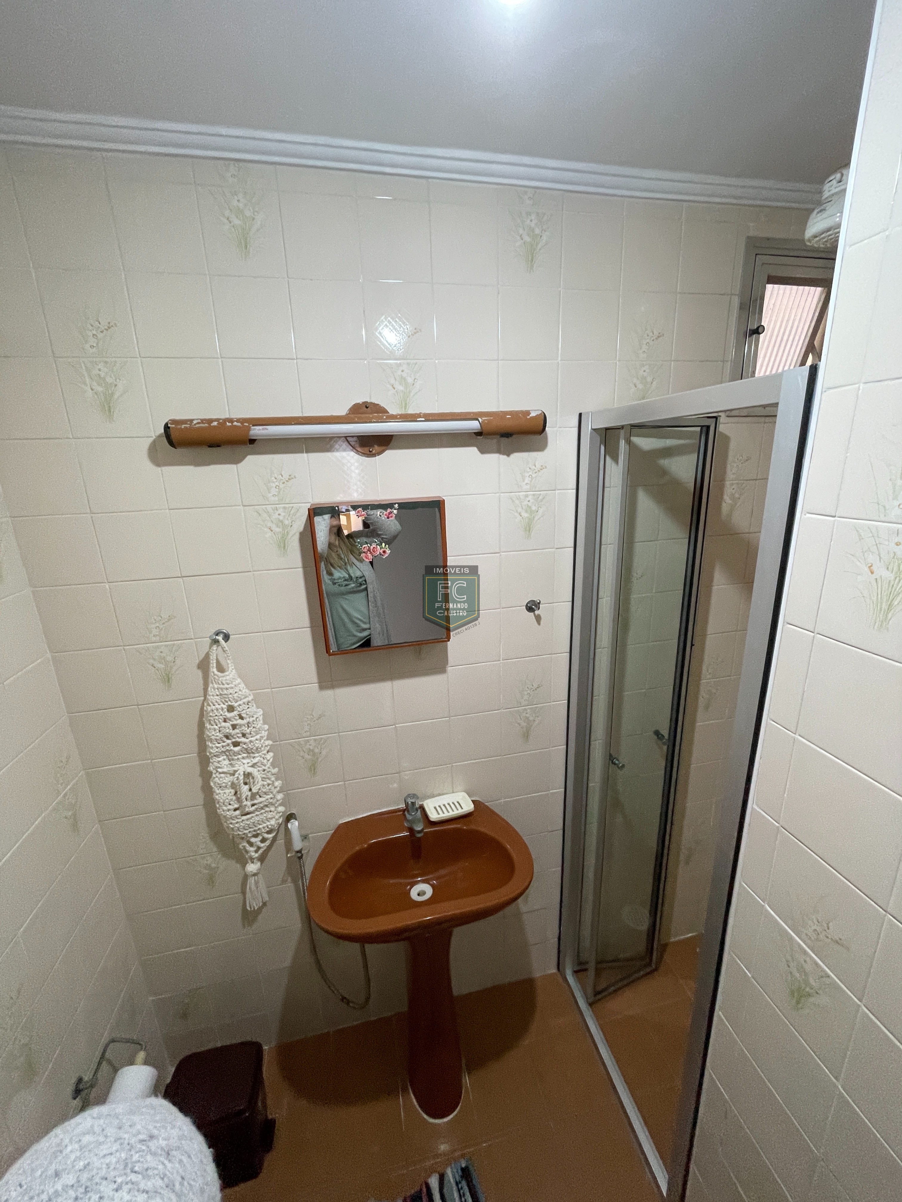 Apartamento Tipo Garden, com 2 Dormitórios e Terraço / Quintal com vista para o mar, e alguns passos da praia, no Coração do Centro, Mongaguá - SP