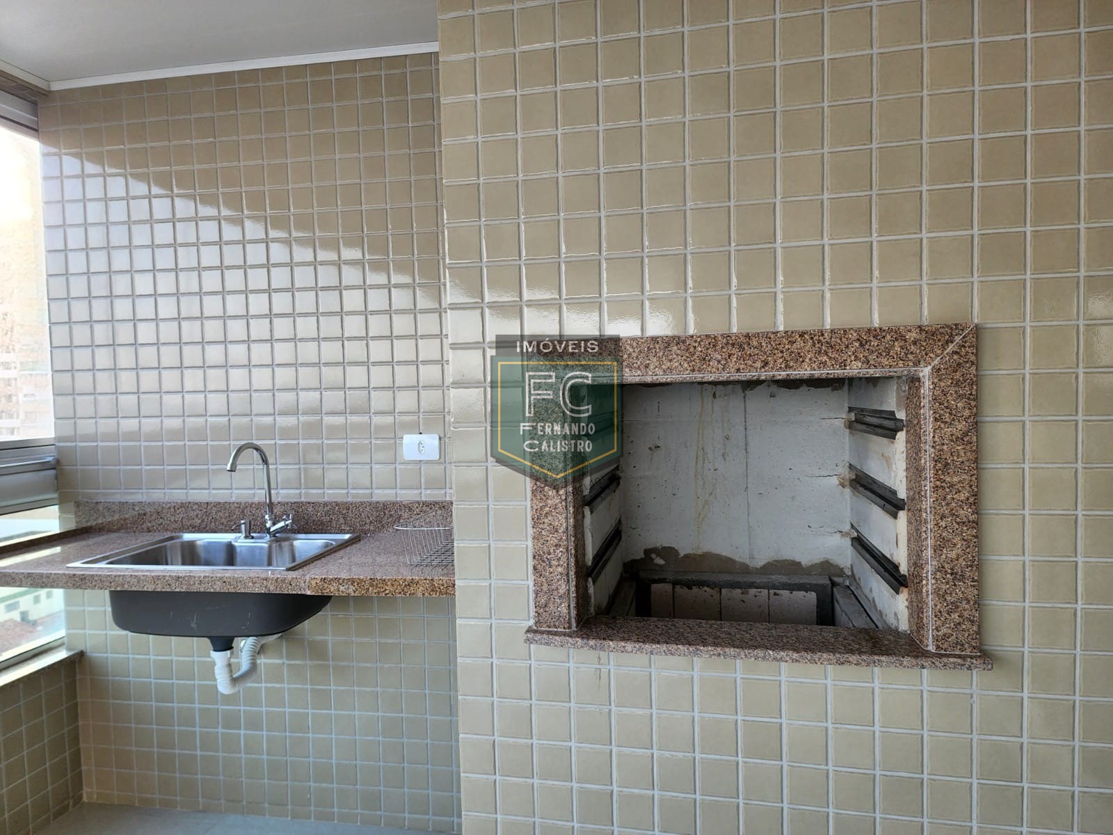 Apartamento Altíssimo Padrão 3 Suítes, Varanda Envidraçada c/ Churrasqueira e Vista p/ o Mar, Passos da Praia, 3 Vagas, V. Caiçara, Praia Grande SP