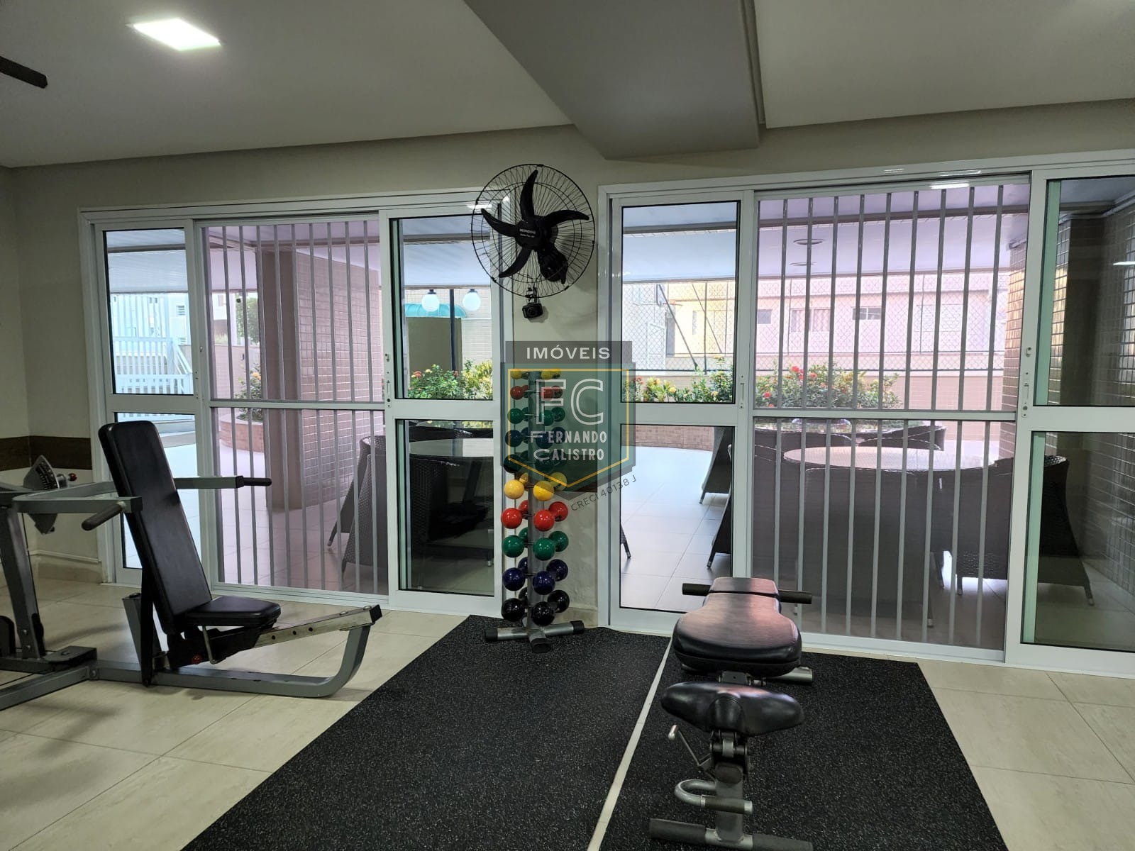Apartamento Altíssimo Padrão 3 Suítes, Varanda Envidraçada c/ Churrasqueira e Vista p/ o Mar, Passos da Praia, 3 Vagas, V. Caiçara, Praia Grande SP
