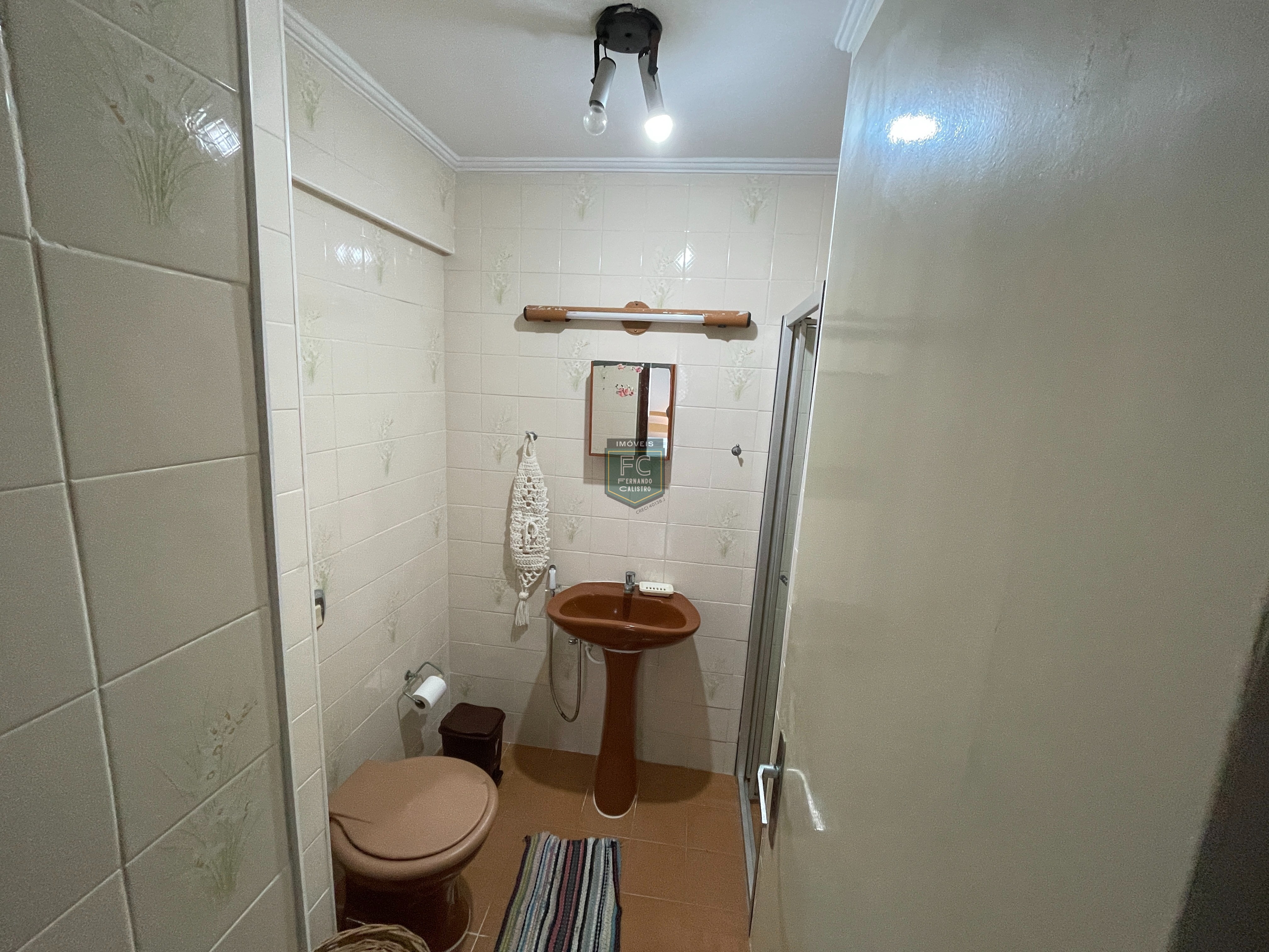 Apartamento Tipo Garden, com 2 Dormitórios e Terraço / Quintal com vista para o mar, e alguns passos da praia, no Coração do Centro, Mongaguá - SP