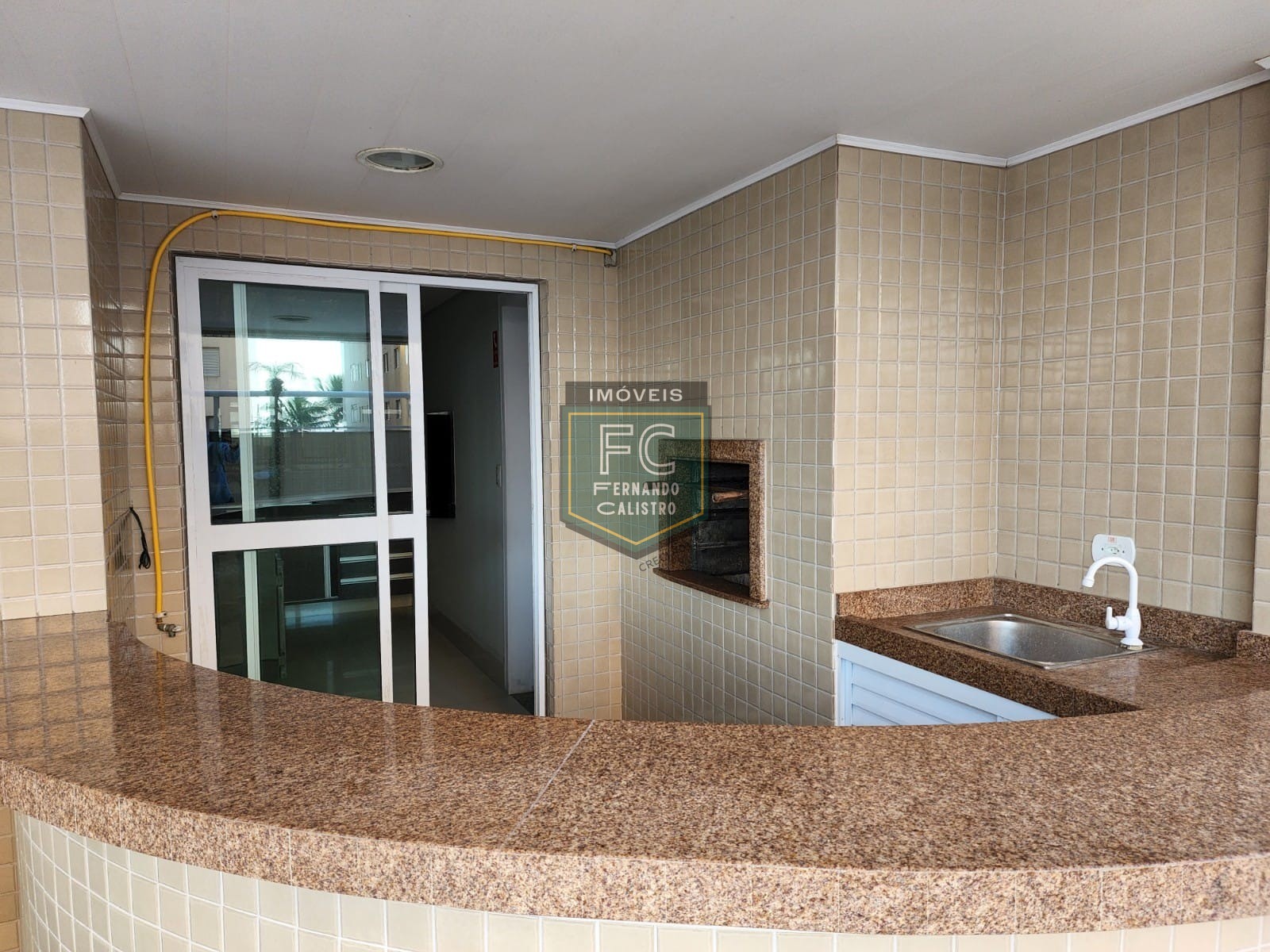 Apartamento Altíssimo Padrão 3 Suítes, Varanda Envidraçada c/ Churrasqueira e Vista p/ o Mar, Passos da Praia, 3 Vagas, V. Caiçara, Praia Grande SP