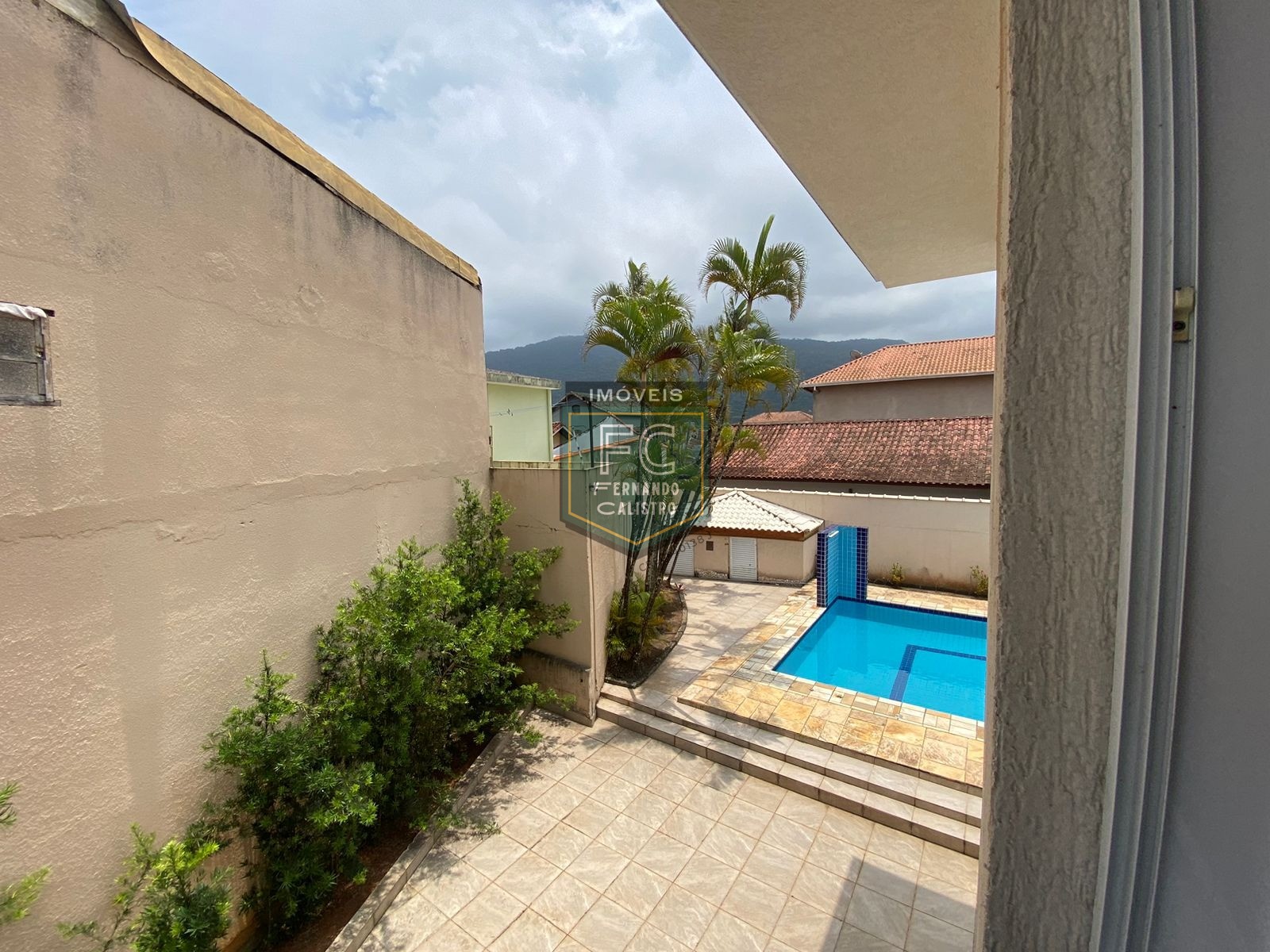 Espaçoso sobrado altissimo padrão 4 dormitórios (2 suítes), 165 m², piscina, área gourmet completa, 4 vagas, local nobre e valorizado, flórida, pg/sp