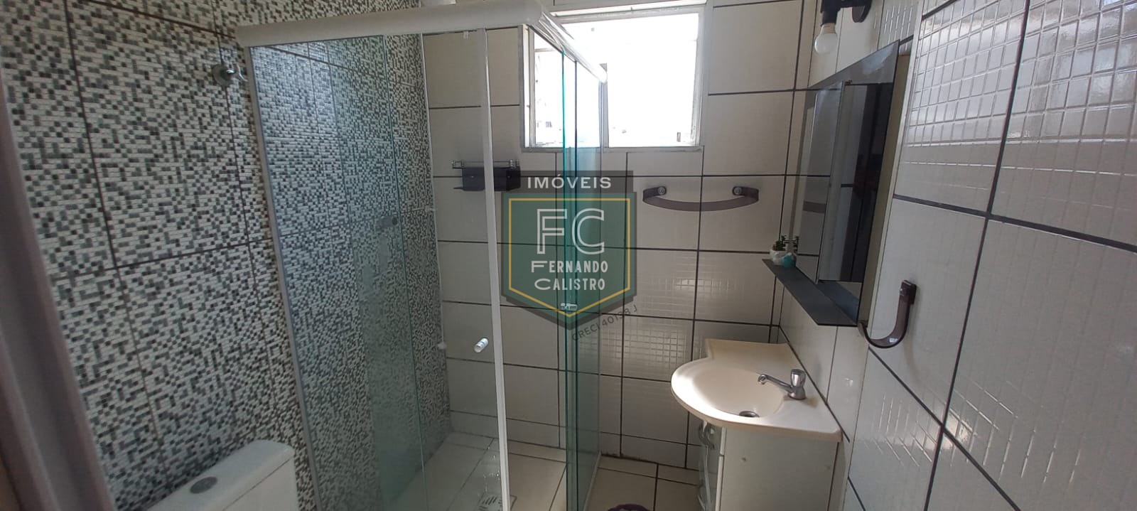 Apartamento 2 dormitórios 2 banheiros amplo de frente para a rua, 1 vaga, condominio com espaço grill, 150 mts da praia, vila caiçara, praia grande sp