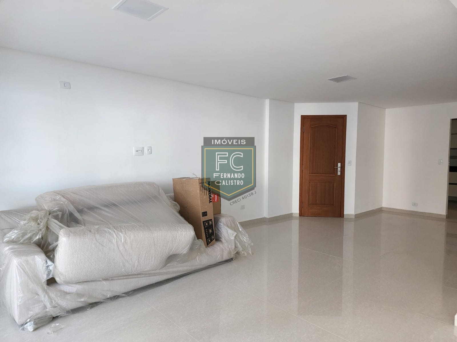 Apartamento Altíssimo Padrão 3 Suítes, Varanda Envidraçada c/ Churrasqueira e Vista p/ o Mar, Passos da Praia, 3 Vagas, V. Caiçara, Praia Grande SP