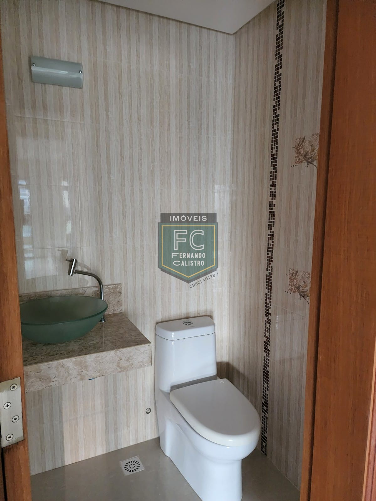 Apartamento Altíssimo Padrão 3 Suítes, Varanda Envidraçada c/ Churrasqueira e Vista p/ o Mar, Passos da Praia, 3 Vagas, V. Caiçara, Praia Grande SP