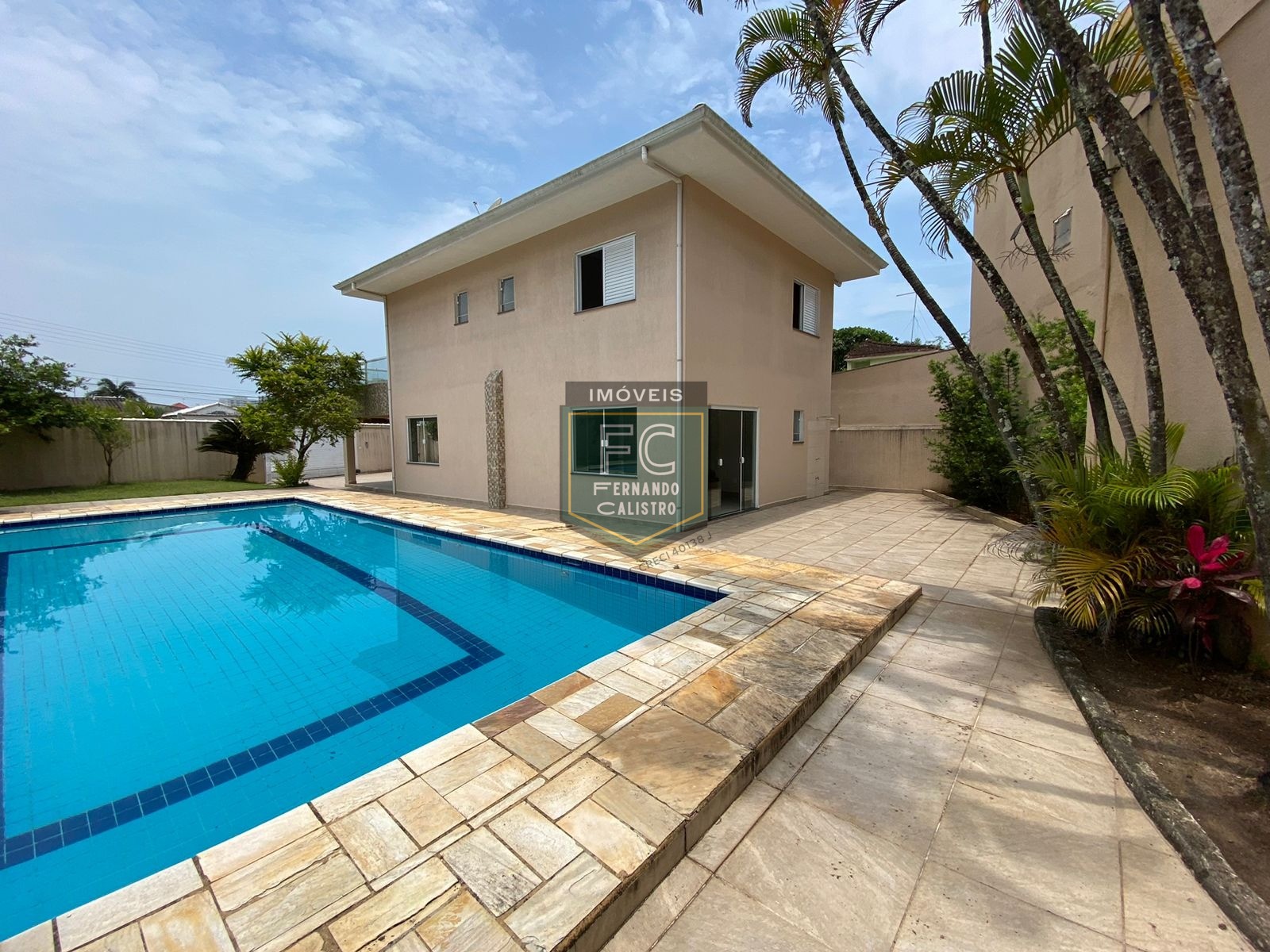Espaçoso sobrado altissimo padrão 4 dormitórios (2 suítes), 165 m², piscina, área gourmet completa, 4 vagas, local nobre e valorizado, flórida, pg/sp