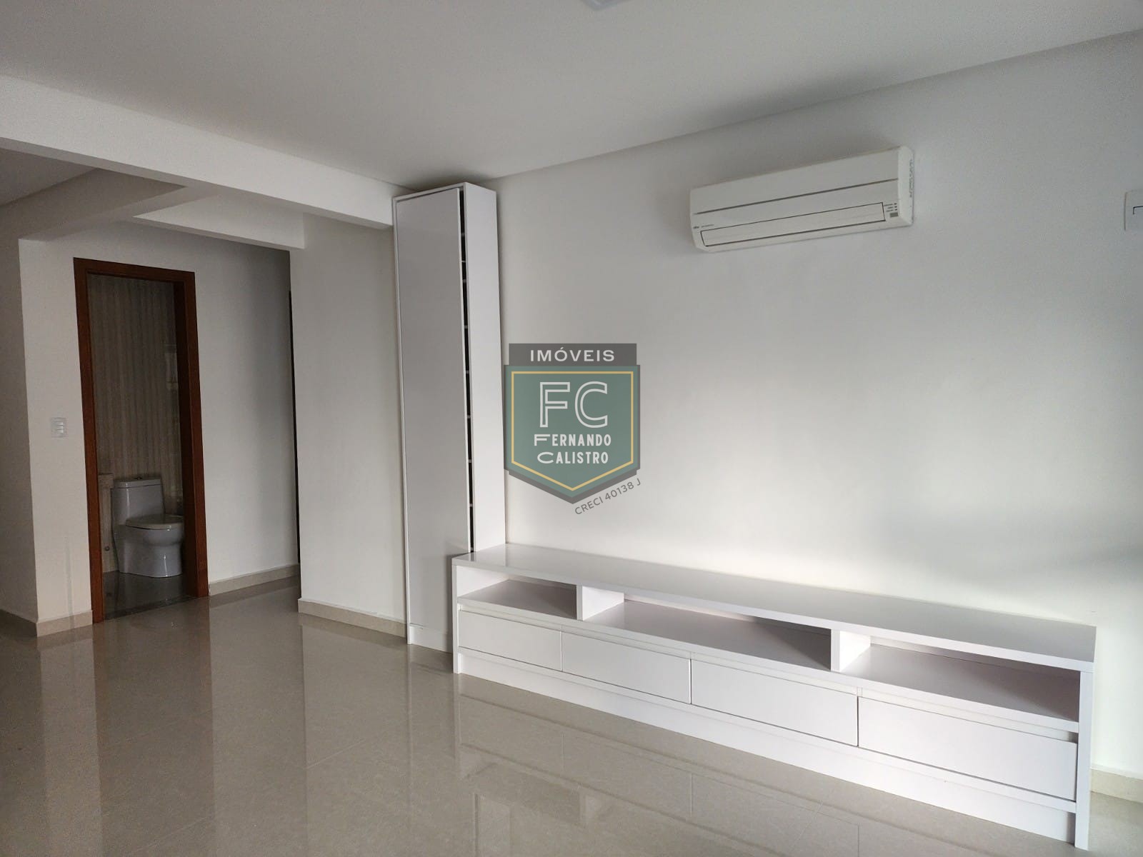 Apartamento Altíssimo Padrão 3 Suítes, Varanda Envidraçada c/ Churrasqueira e Vista p/ o Mar, Passos da Praia, 3 Vagas, V. Caiçara, Praia Grande SP