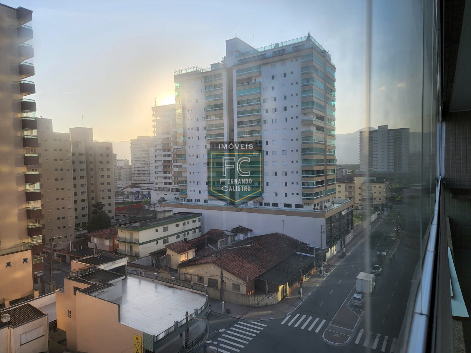 Apartamento Altíssimo Padrão 3 Suítes, Varanda Envidraçada c/ Churrasqueira e Vista p/ o Mar, Passos da Praia, 3 Vagas, V. Caiçara, Praia Grande SP