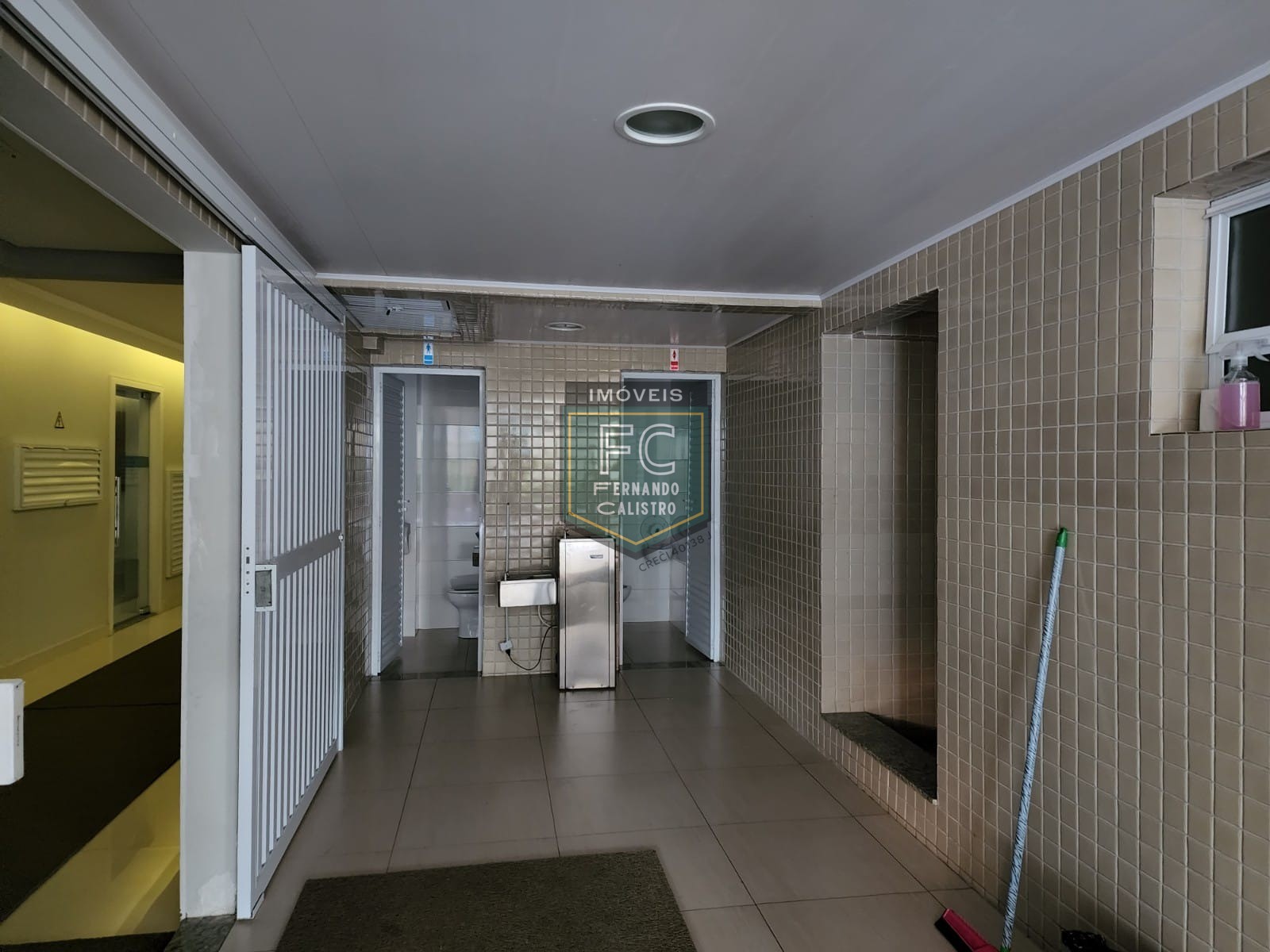 Apartamento Altíssimo Padrão 3 Suítes, Varanda Envidraçada c/ Churrasqueira e Vista p/ o Mar, Passos da Praia, 3 Vagas, V. Caiçara, Praia Grande SP