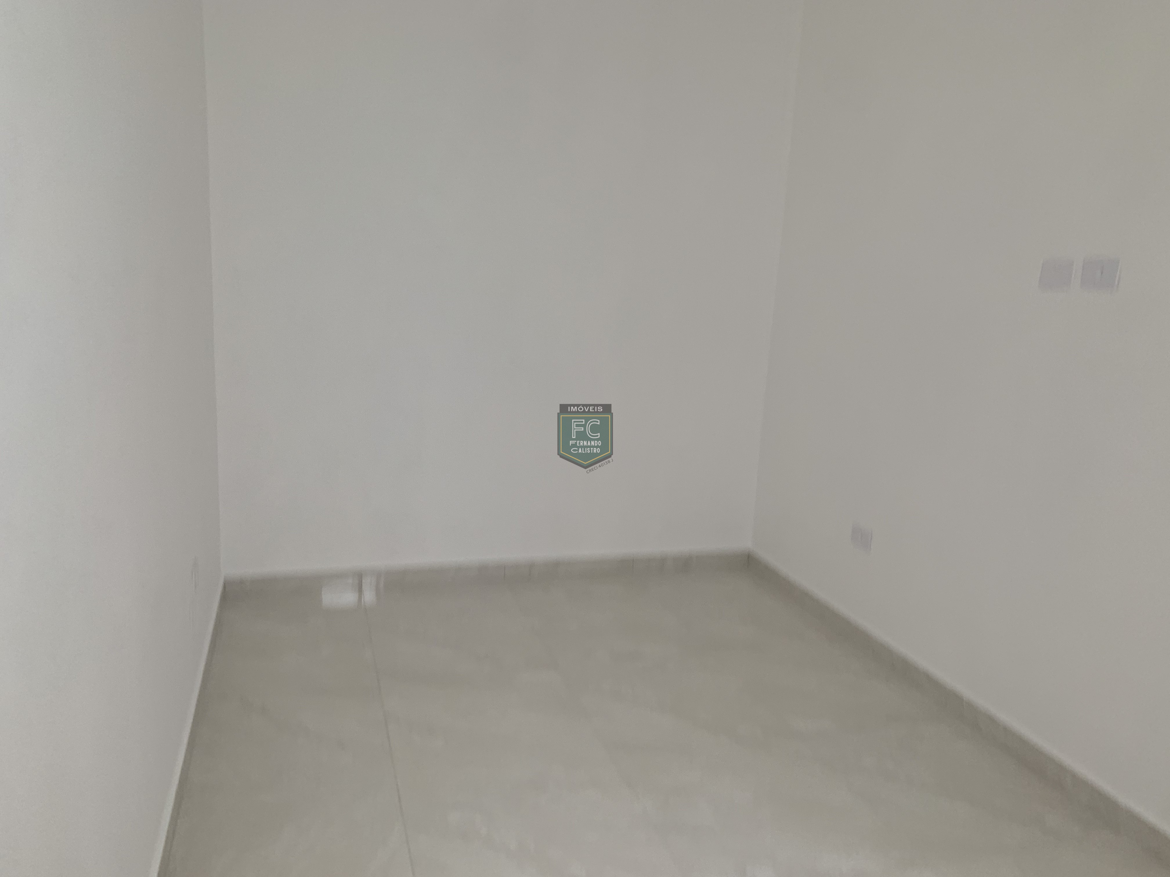 Sobrado moderno novo alto padrão 3 dormitórios (3 suítes), piscina, 2 vagas, 100 mts da praia, local nobre e central, jd. Aguapeú, mongaguá/sp