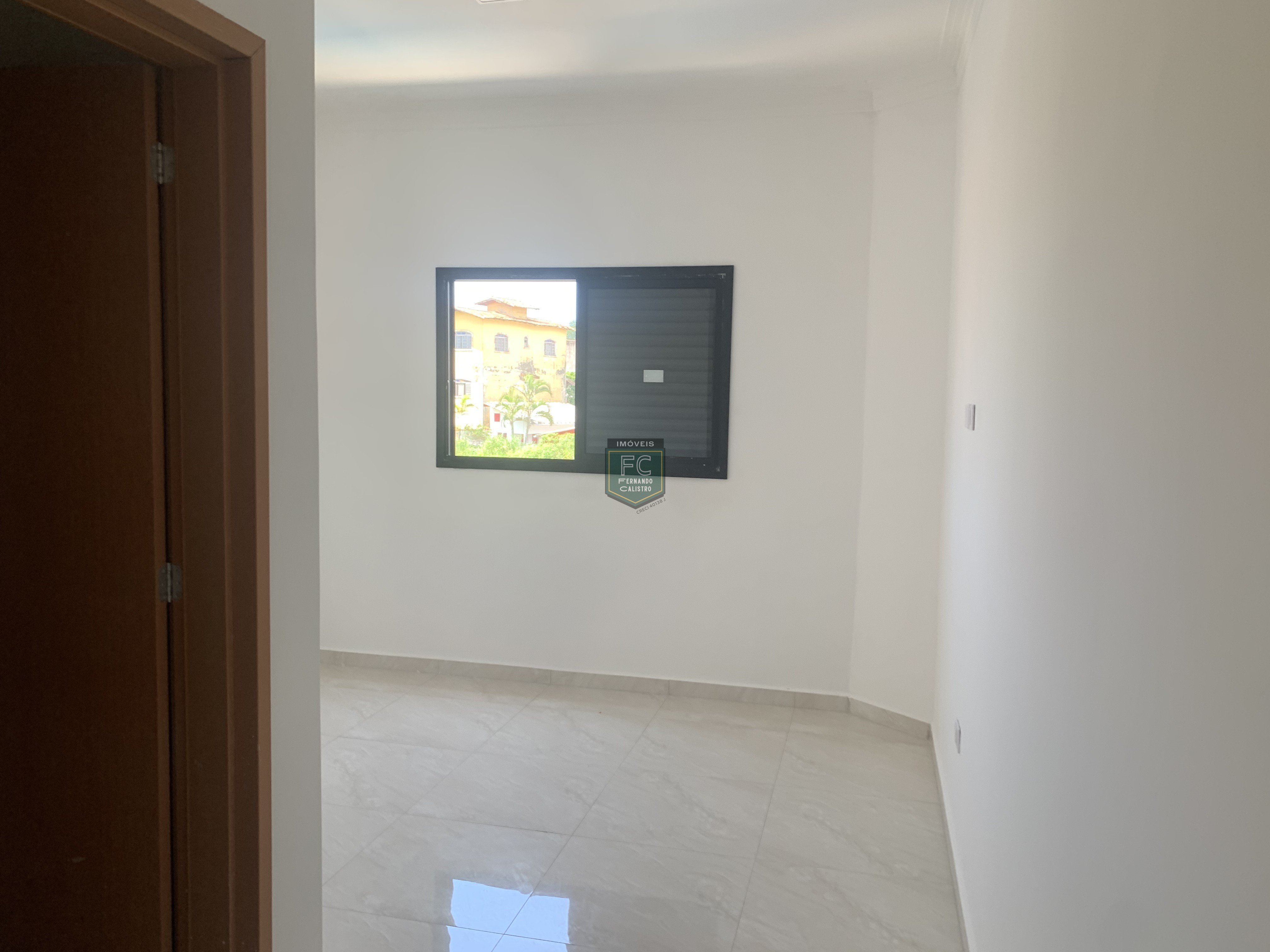 Sobrado moderno novo alto padrão 3 dormitórios (3 suítes), piscina, 2 vagas, 100 mts da praia, local nobre e central, jd. Aguapeú, mongaguá/sp