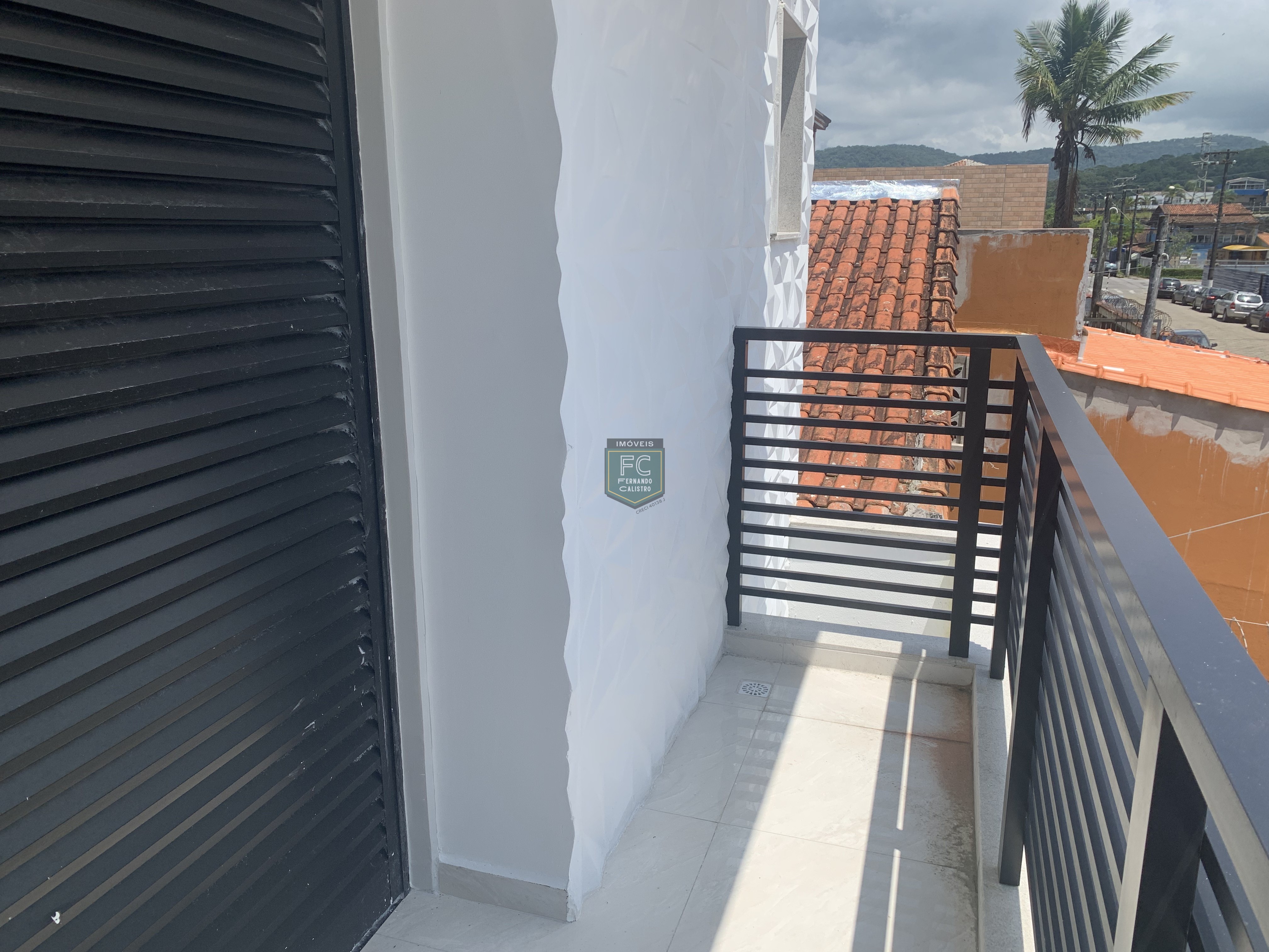 Sobrado moderno novo alto padrão 3 dormitórios (3 suítes), piscina, 2 vagas, 100 mts da praia, local nobre e central, jd. Aguapeú, mongaguá/sp