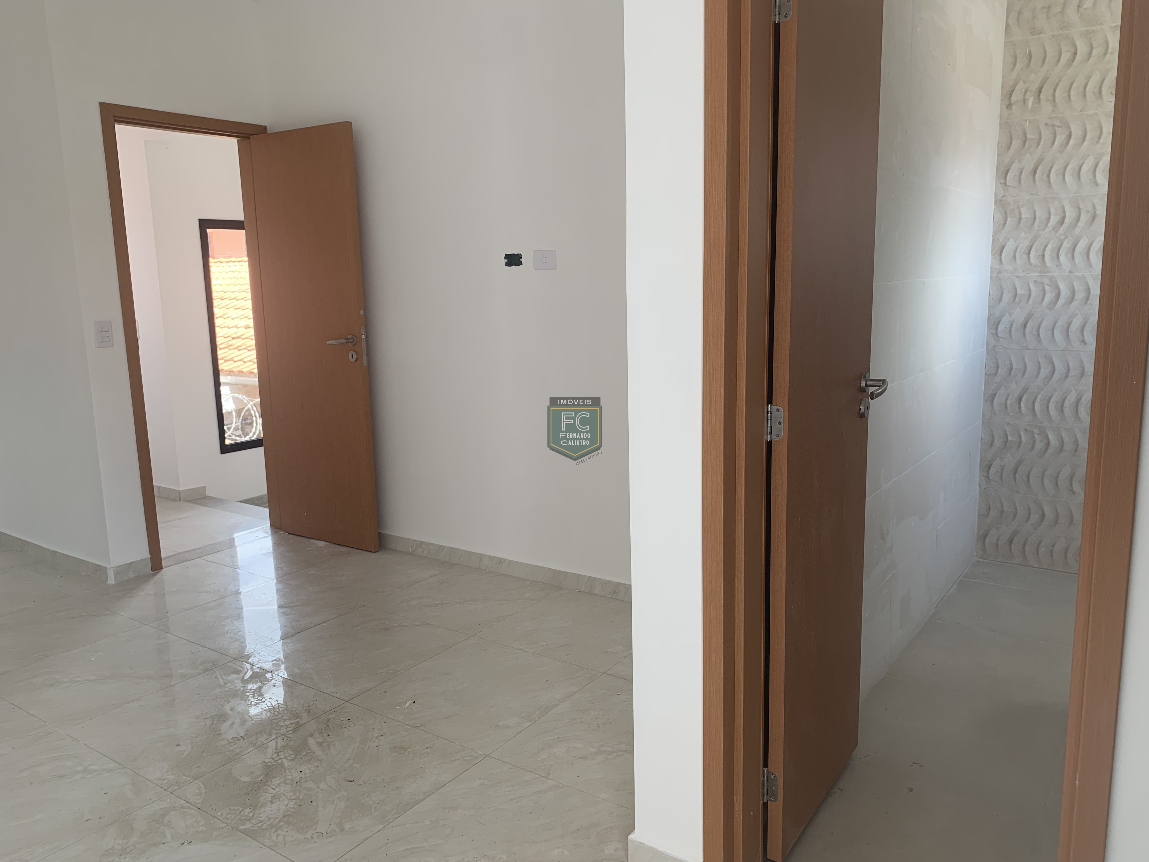 Sobrado moderno novo alto padrão 3 dormitórios (3 suítes), piscina, 2 vagas, 100 mts da praia, local nobre e central, jd. Aguapeú, mongaguá/sp