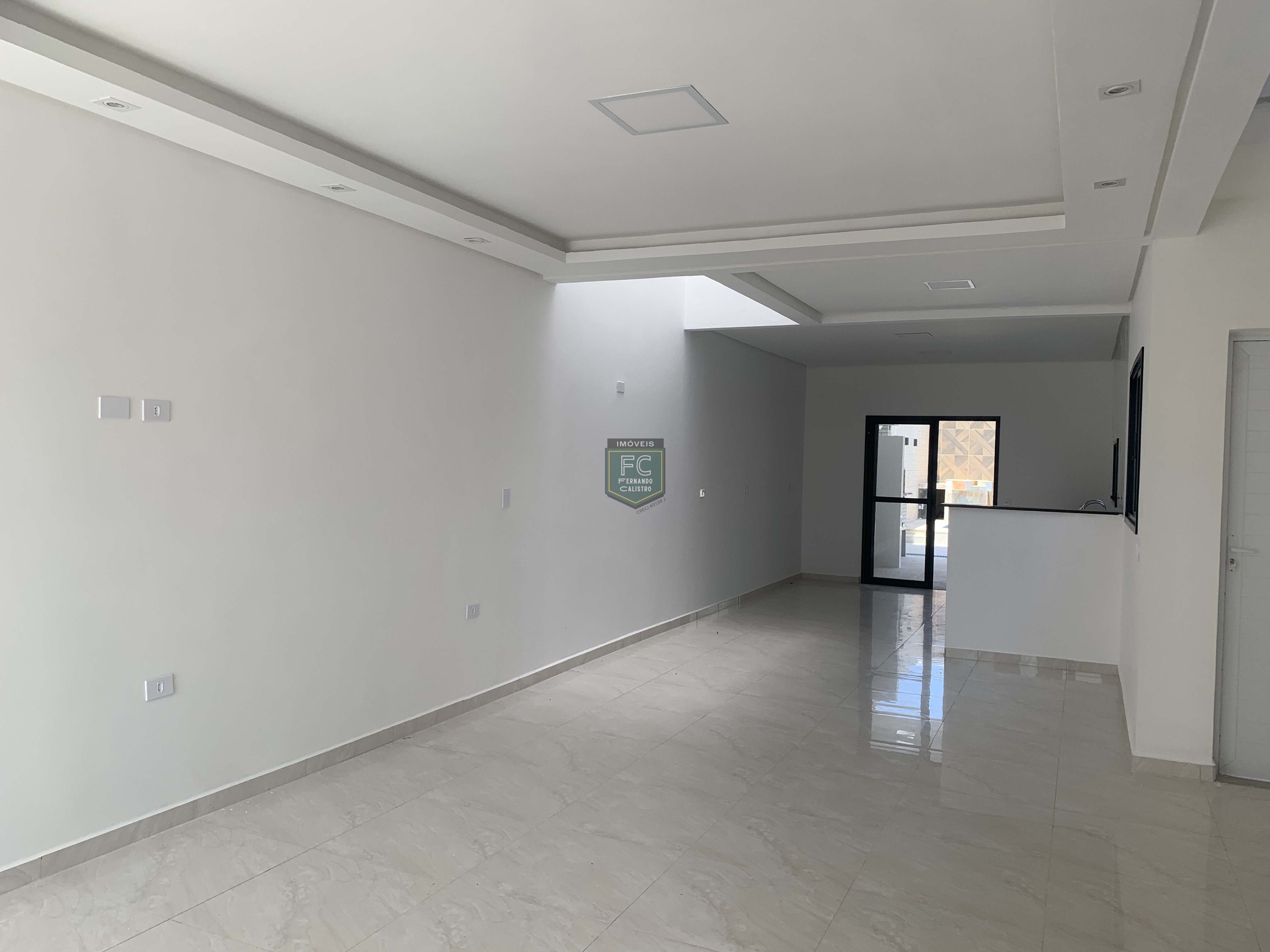 Sobrado moderno novo alto padrão 3 dormitórios (3 suítes), piscina, 2 vagas, 100 mts da praia, local nobre e central, jd. Aguapeú, mongaguá/sp
