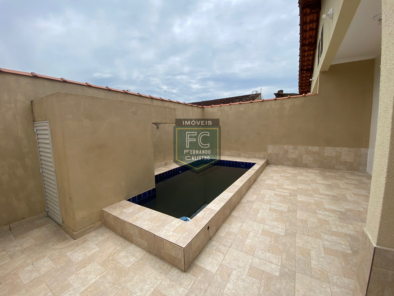 Casa nova geminada pronta 2 dormitórios (1 suíte), piscina c