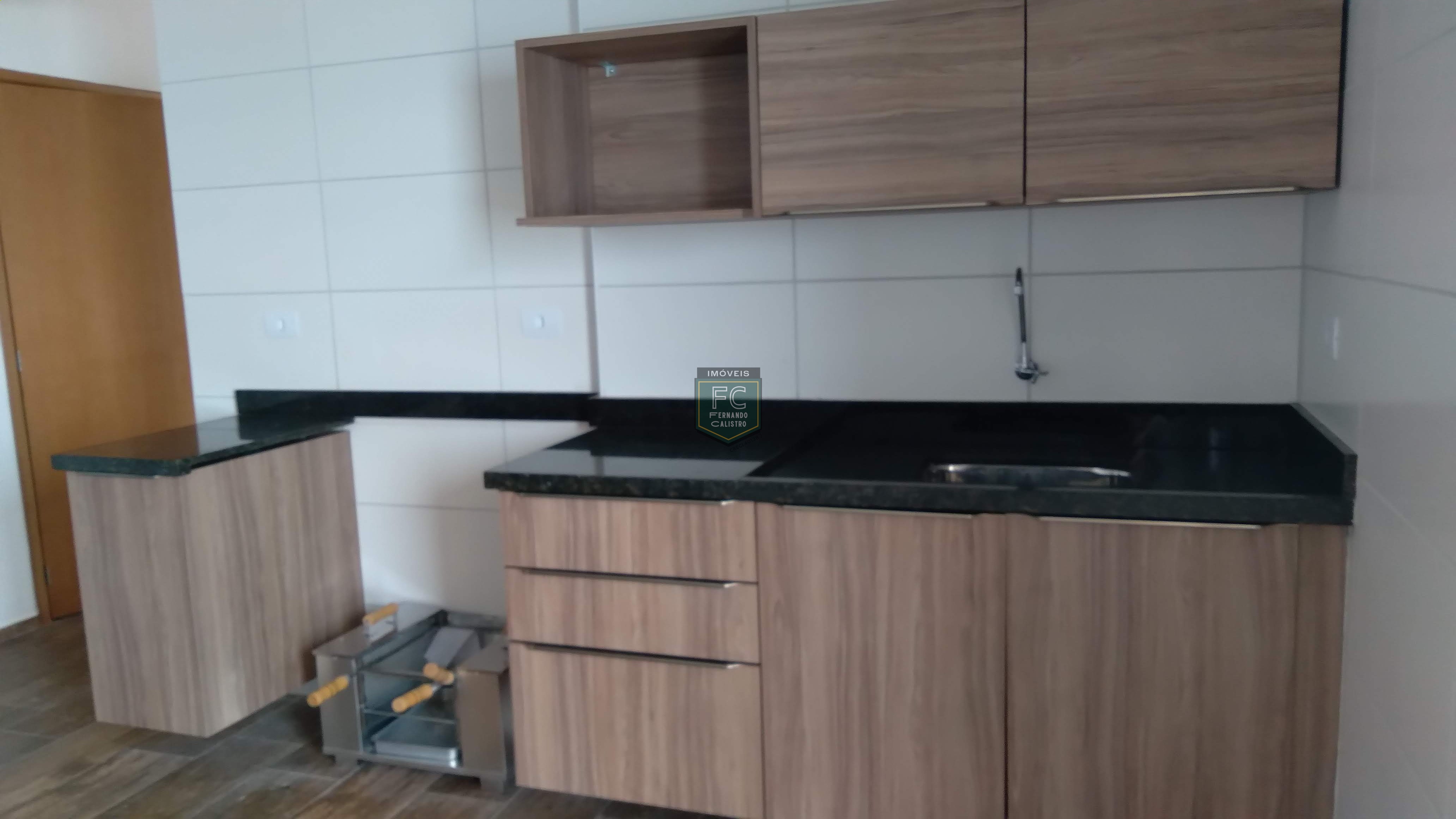 Apartamento novo 2 dormitórios (1 suíte), varanda c/ vista p/ o mar, condomínio frente mar c/ lazer completo na cobertura, jd. Real, praia grande, sp