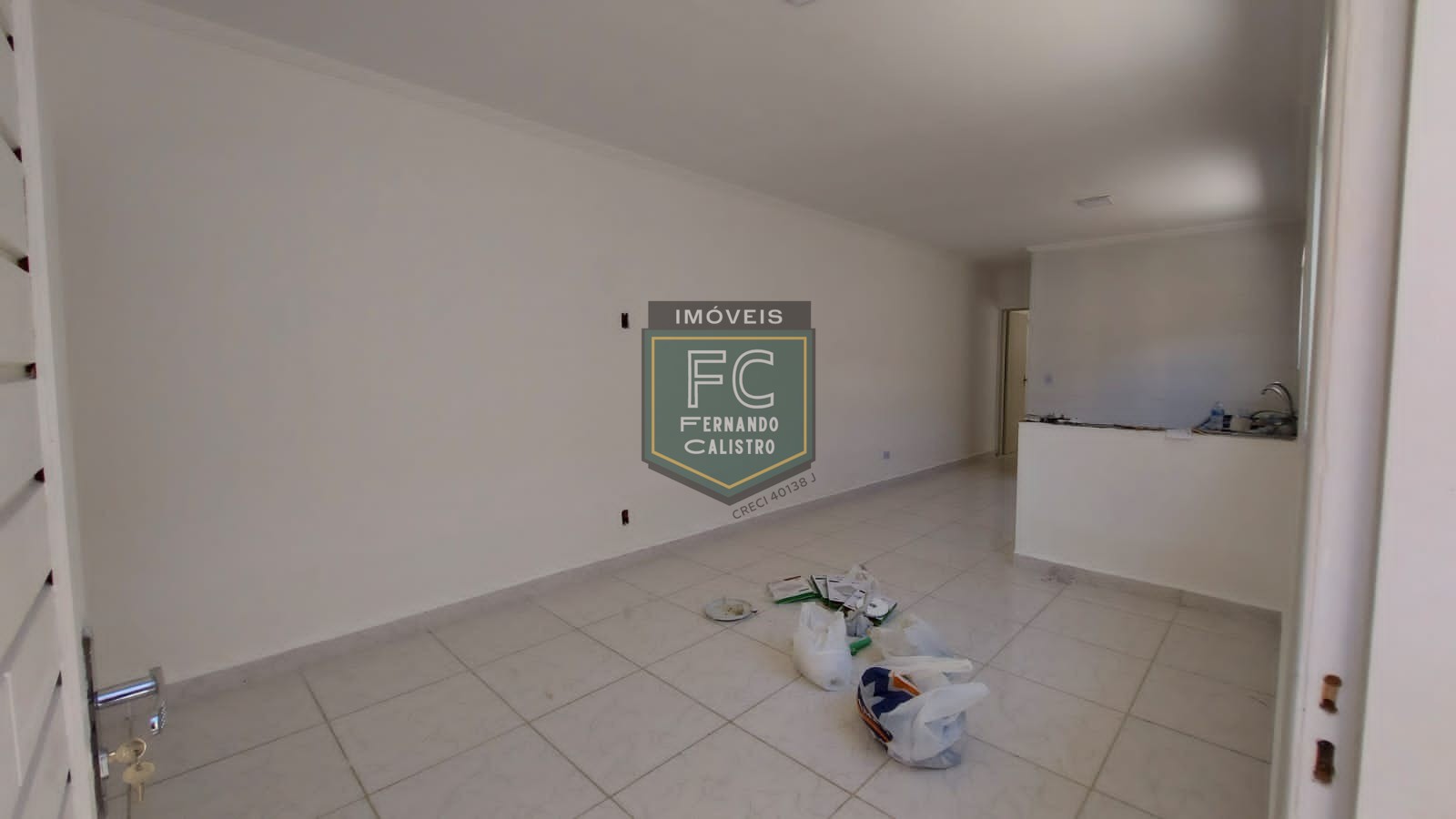 Casa térrea reformada 2 dormitórios, quintal c/ área coberta