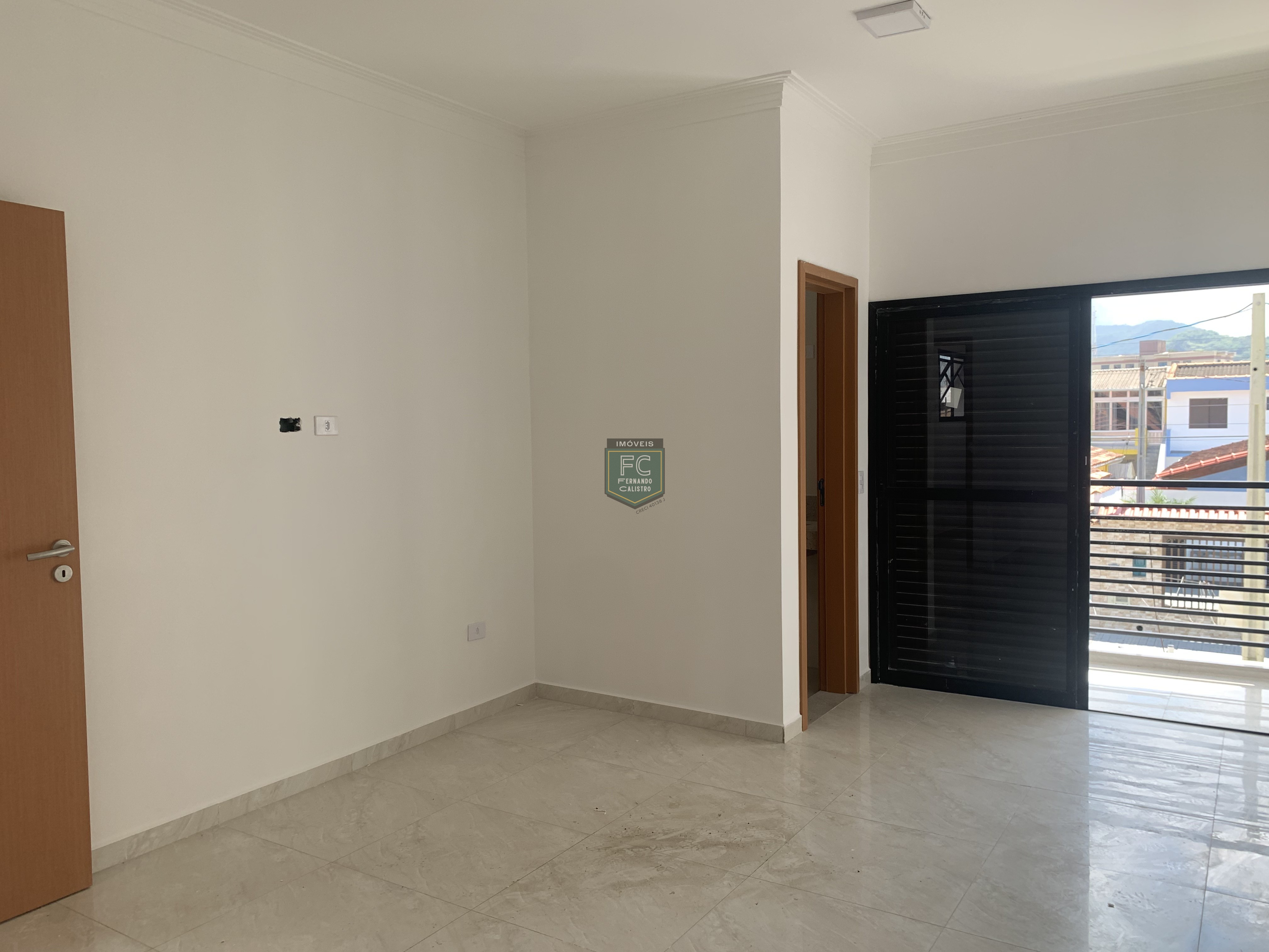 Sobrado moderno novo alto padrão 3 dormitórios (3 suítes), piscina, 2 vagas, 100 mts da praia, local nobre e central, jd. Aguapeú, mongaguá/sp
