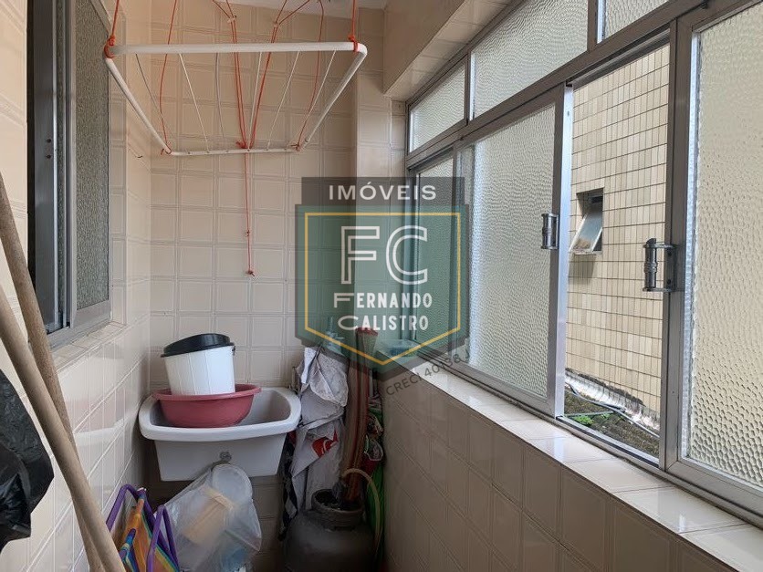 Apartamento 2 dormitórios ensolarado frente rua, a passos da