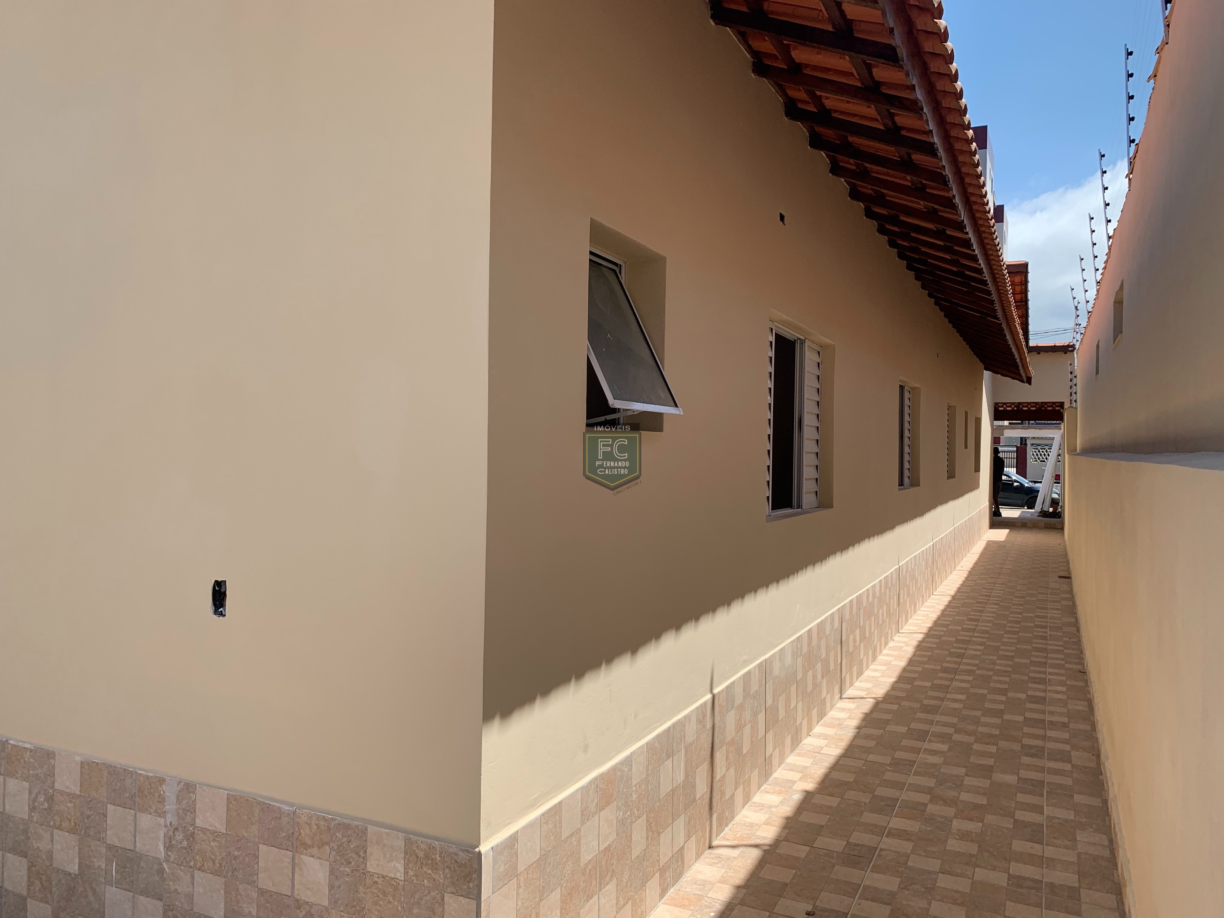 Casas geminadas térreas novas próx. A praia, 3 dormitórios (1 suite), piscina, espaço gourmet c/ churrasqueira, 2 vagas, v. Anhanguera, mongaguá - sp