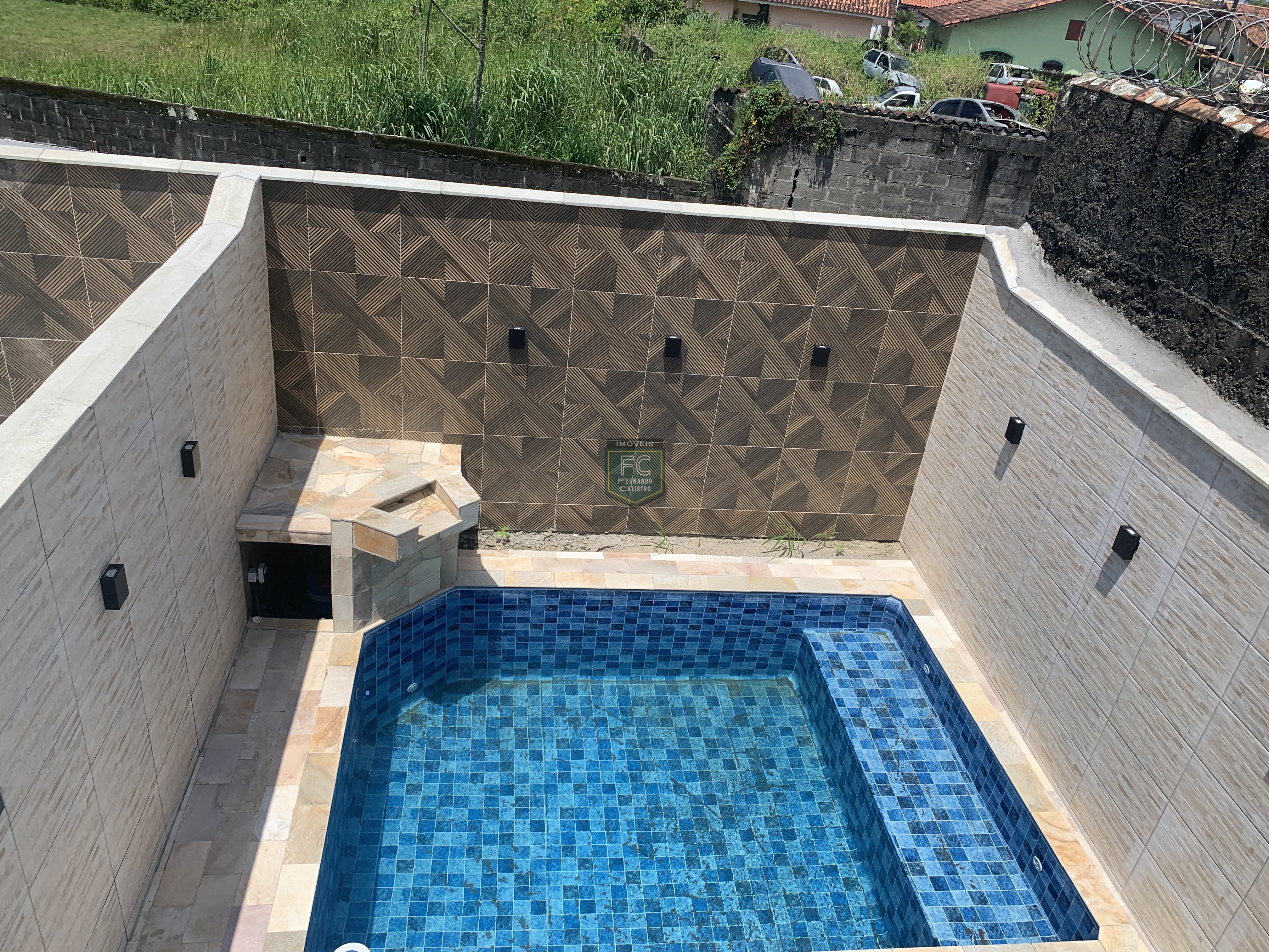 Sobrado moderno novo alto padrão 3 dormitórios (3 suítes), piscina, 2 vagas, 100 mts da praia, local nobre e central, jd. Aguapeú, mongaguá/sp