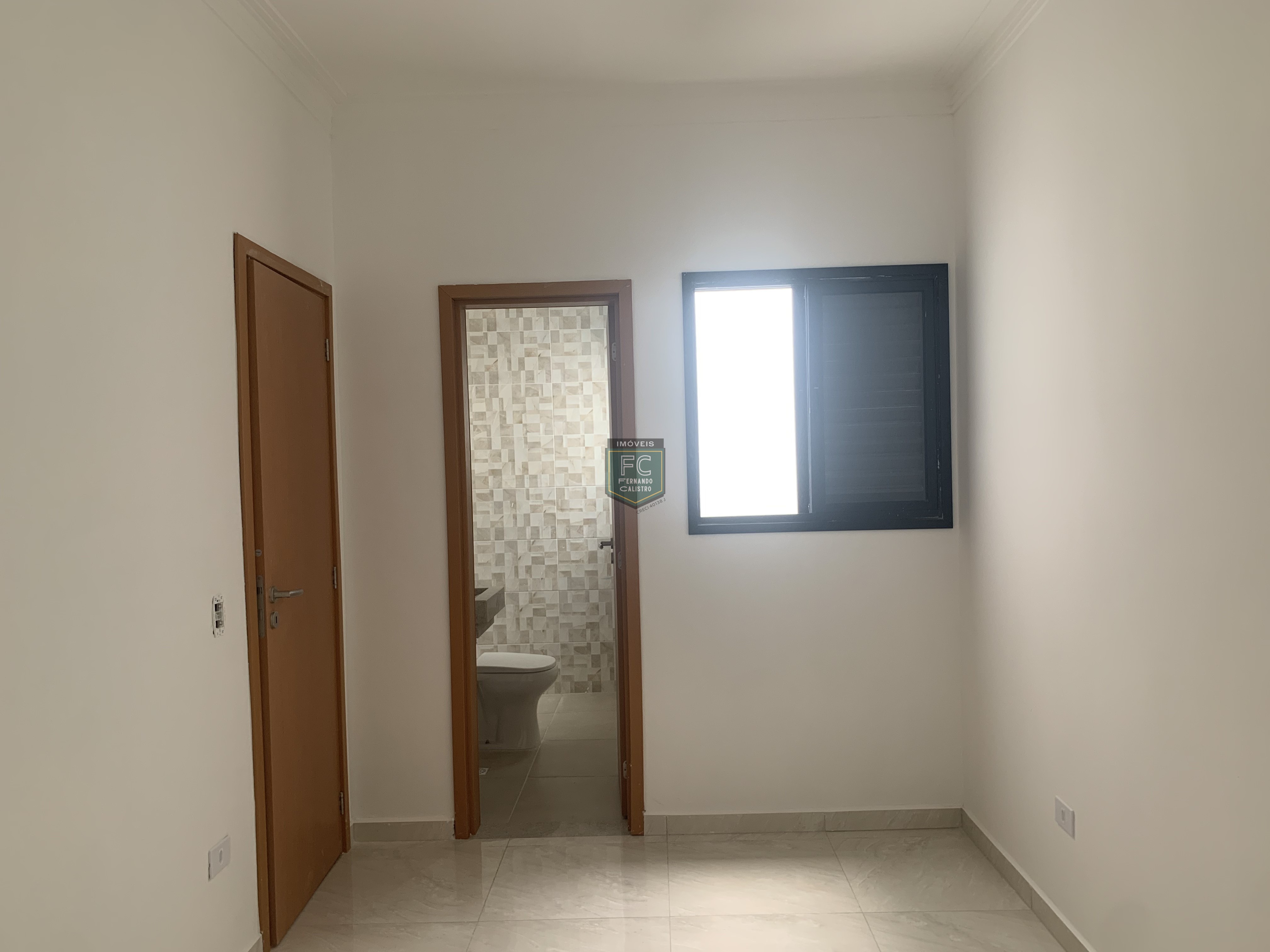 Sobrado moderno novo alto padrão 3 dormitórios (3 suítes), piscina, 2 vagas, 100 mts da praia, local nobre e central, jd. Aguapeú, mongaguá/sp