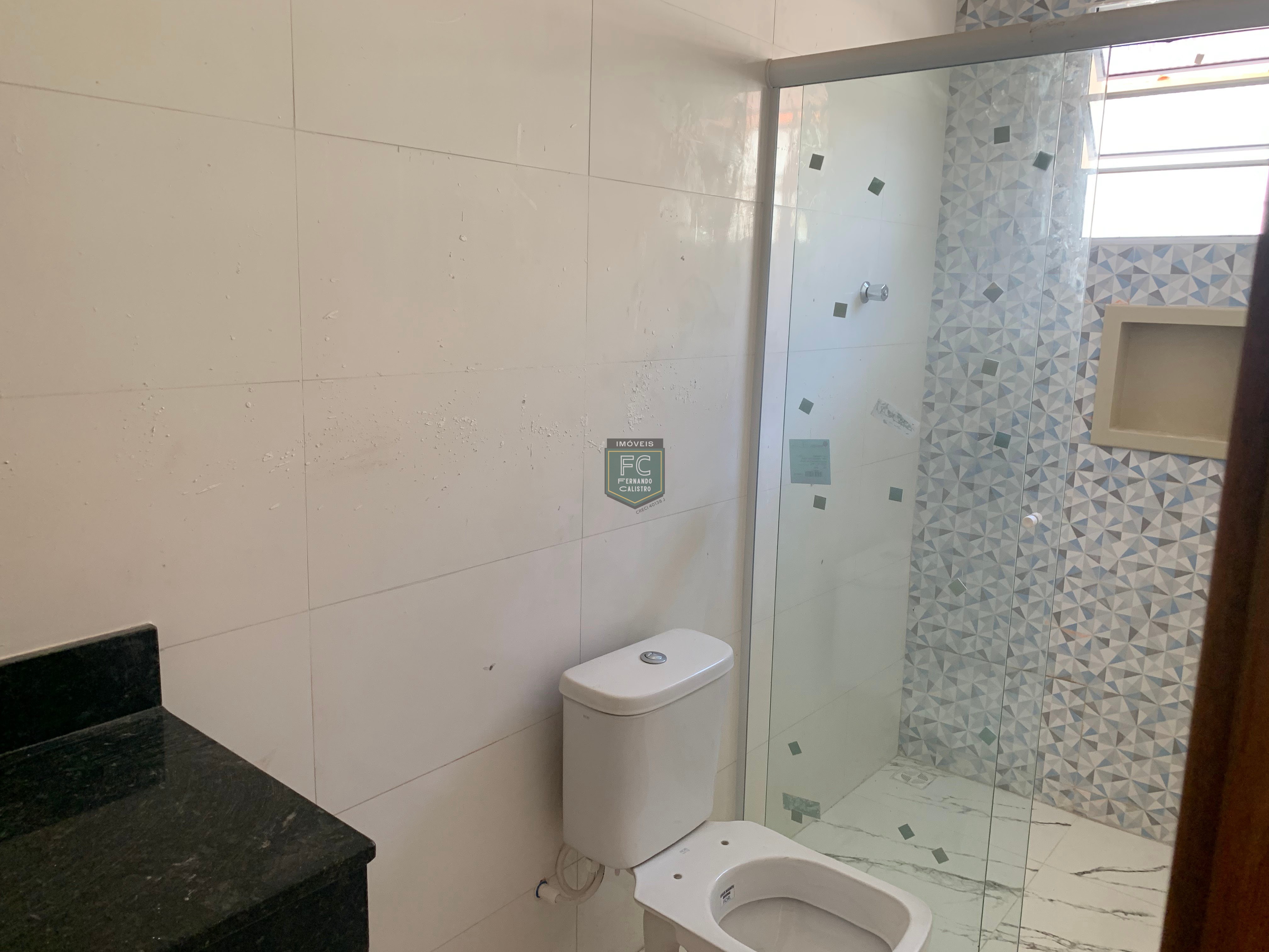 Casas geminadas térreas novas próx. A praia, 3 dormitórios (1 suite), piscina, espaço gourmet c/ churrasqueira, 2 vagas, v. Anhanguera, mongaguá - sp
