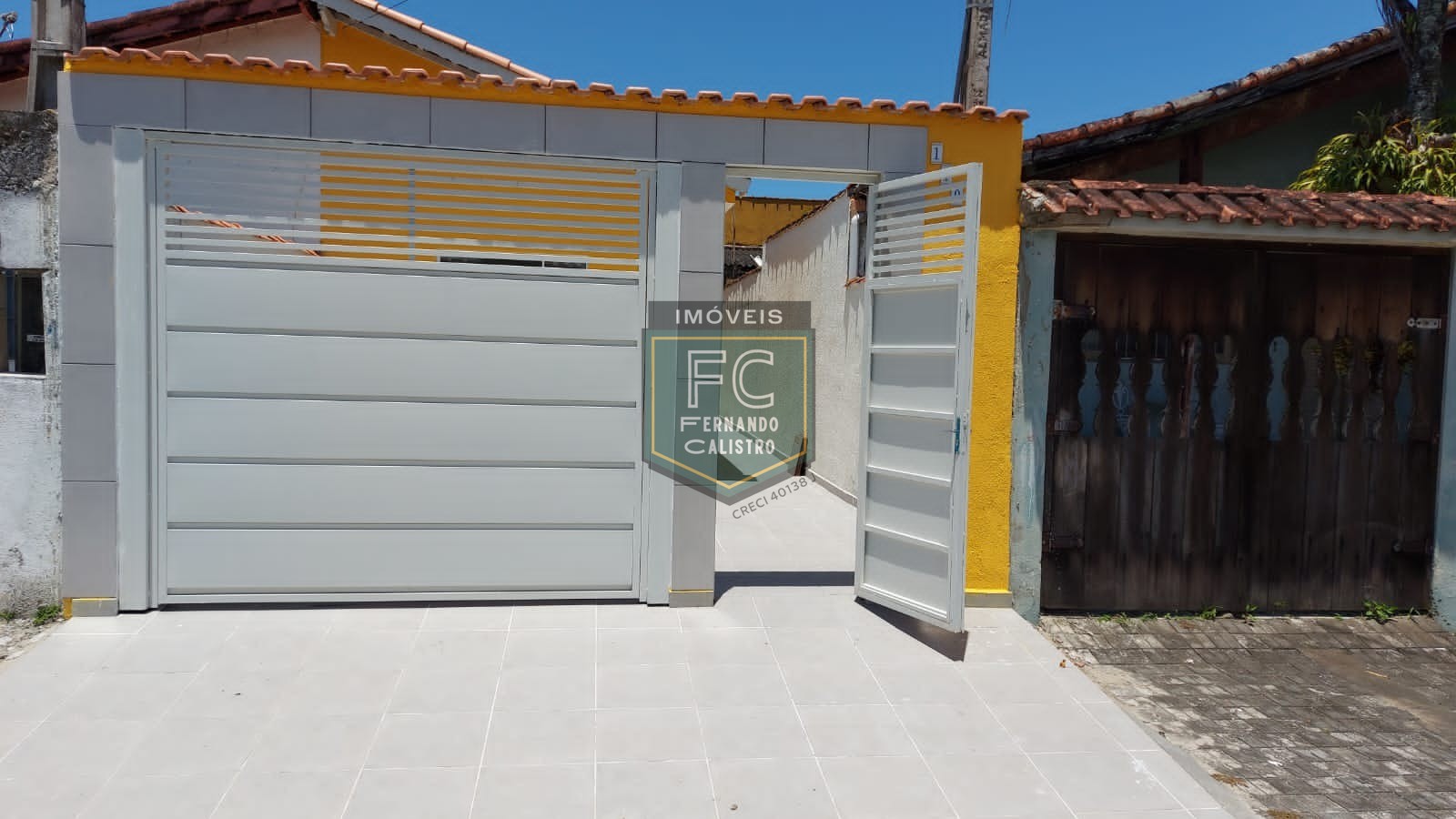 Casa térrea reformada 2 dormitórios, quintal c/ área coberta