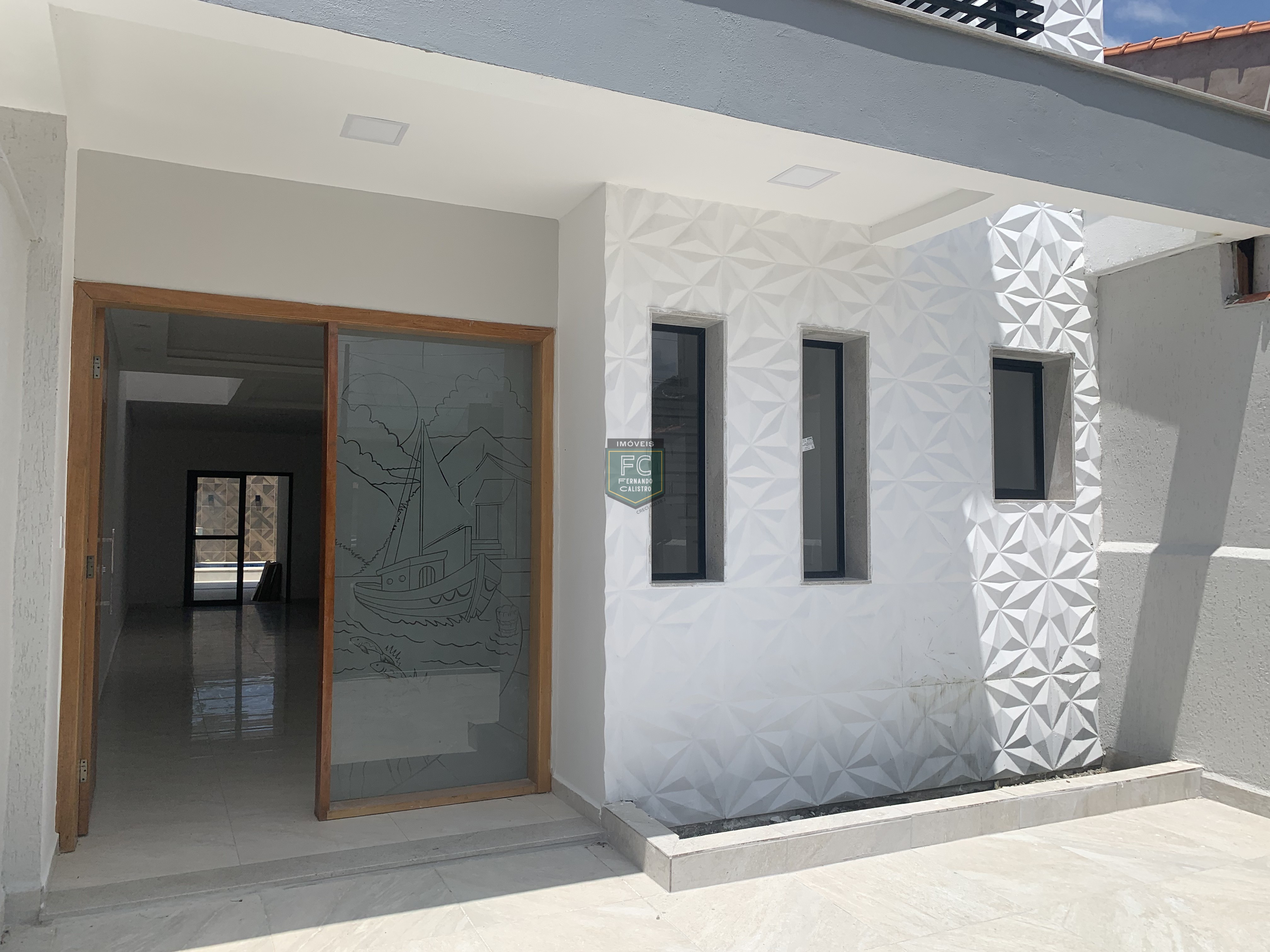 Sobrado moderno novo alto padrão 3 dormitórios (3 suítes), piscina, 2 vagas, 100 mts da praia, local nobre e central, jd. Aguapeú, mongaguá/sp