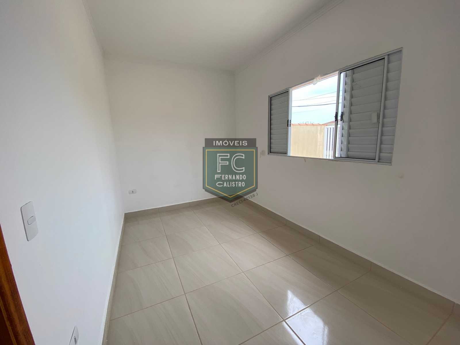 Casa nova isolada pronta 2 dormitórios (1 suíte), piscina c/