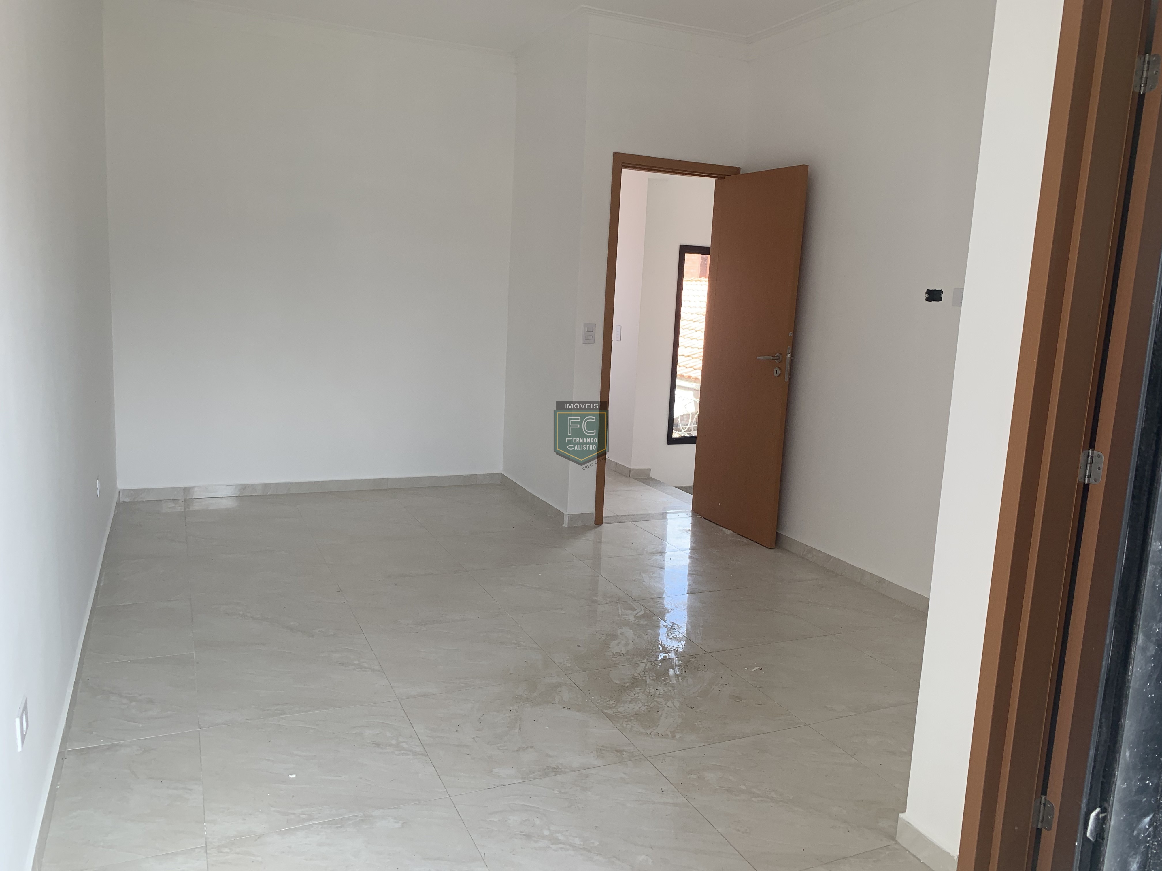 Sobrado moderno novo alto padrão 3 dormitórios (3 suítes), piscina, 2 vagas, 100 mts da praia, local nobre e central, jd. Aguapeú, mongaguá/sp