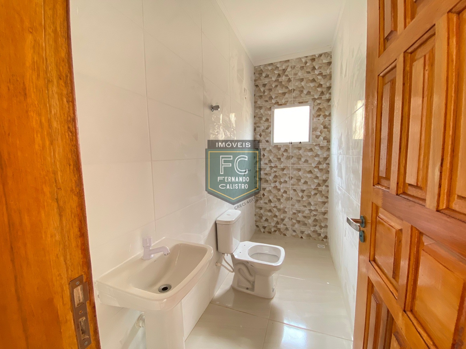 Casa nova isolada pronta 2 dormitórios (1 suíte), piscina c/