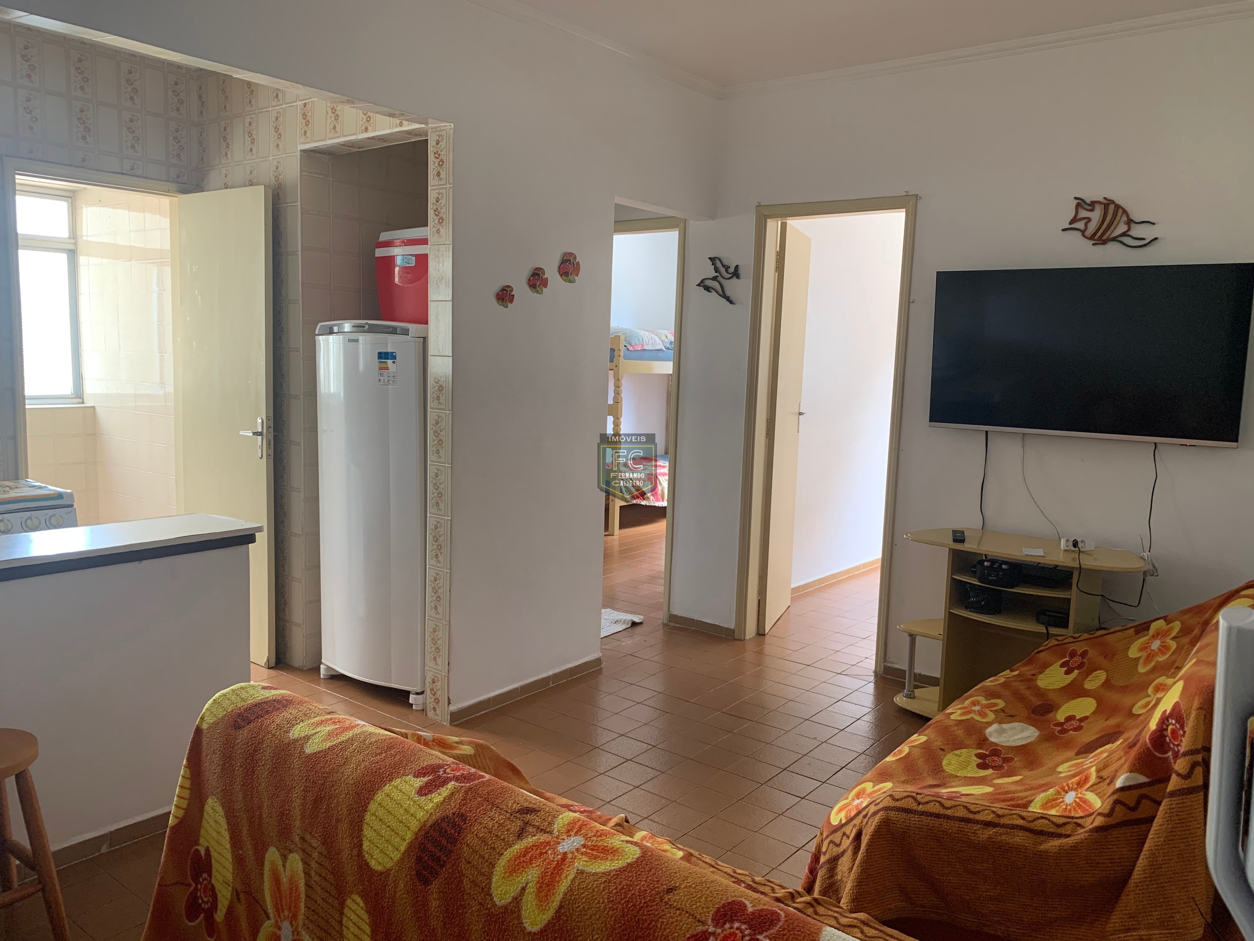 Apartamento 2 dormitórios ensolarado frente rua, a passos da