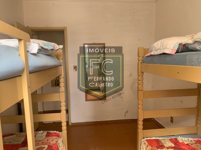 Apartamento 2 dormitórios ensolarado frente rua, a passos da praia, mobiliado, 1º andar de escada, financia, região central, v. Atlântica, mongaguá sp