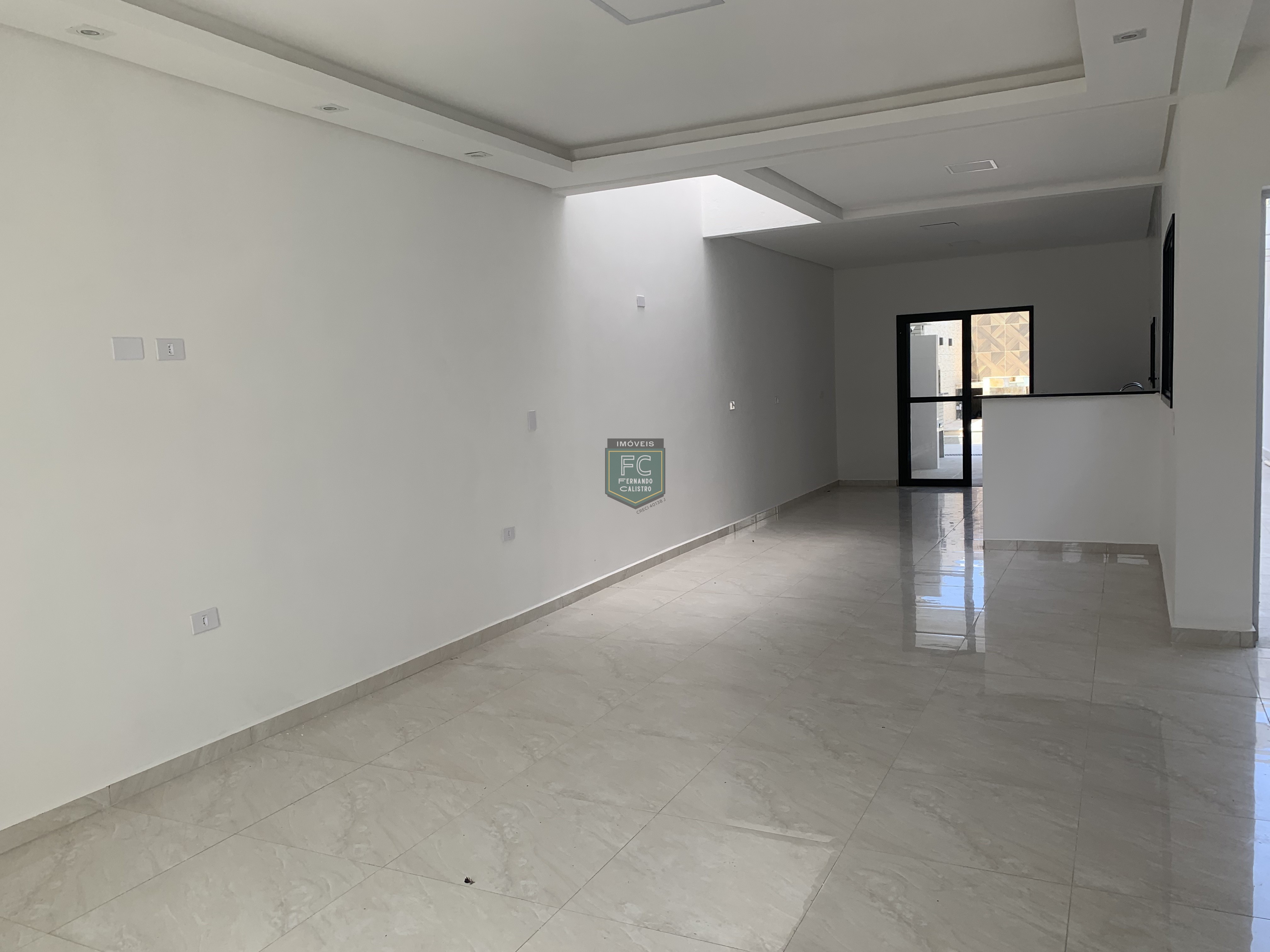 Sobrado moderno novo alto padrão 3 dormitórios (3 suítes), piscina, 2 vagas, 100 mts da praia, local nobre e central, jd. Aguapeú, mongaguá/sp