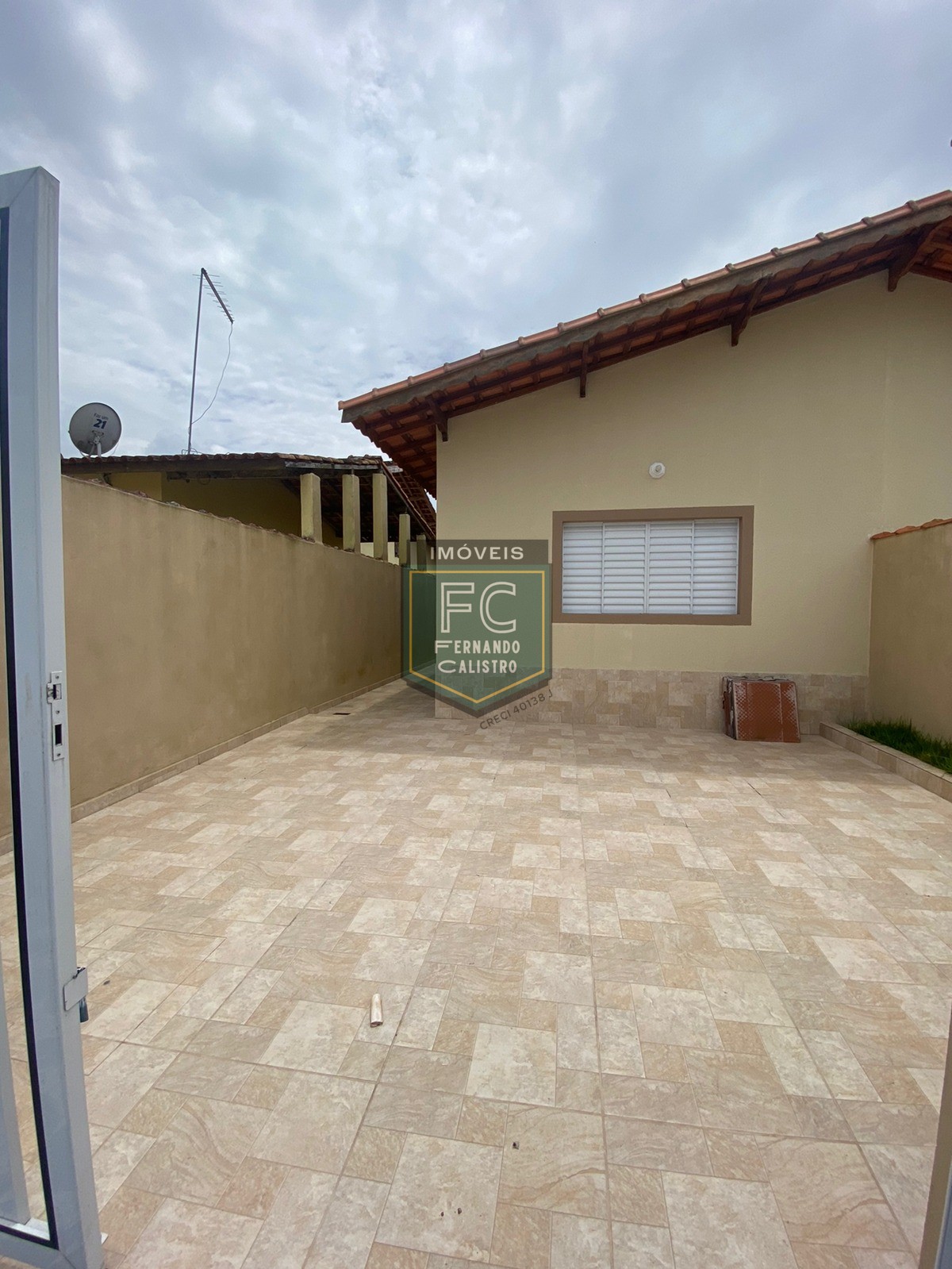 Casa nova geminada pronta 2 dormitórios (1 suíte), piscina c