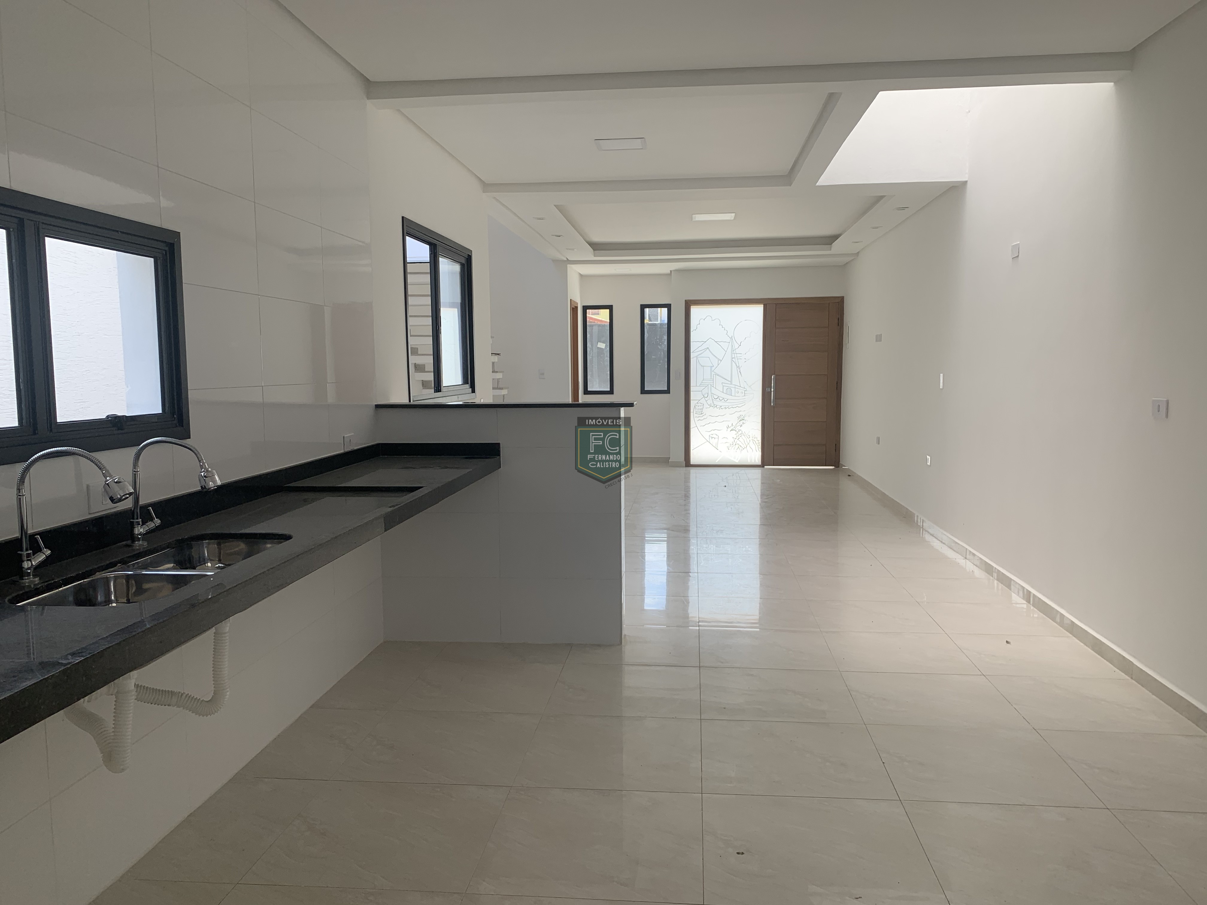 Sobrado moderno novo alto padrão 3 dormitórios (3 suítes), piscina, 2 vagas, 100 mts da praia, local nobre e central, jd. Aguapeú, mongaguá/sp