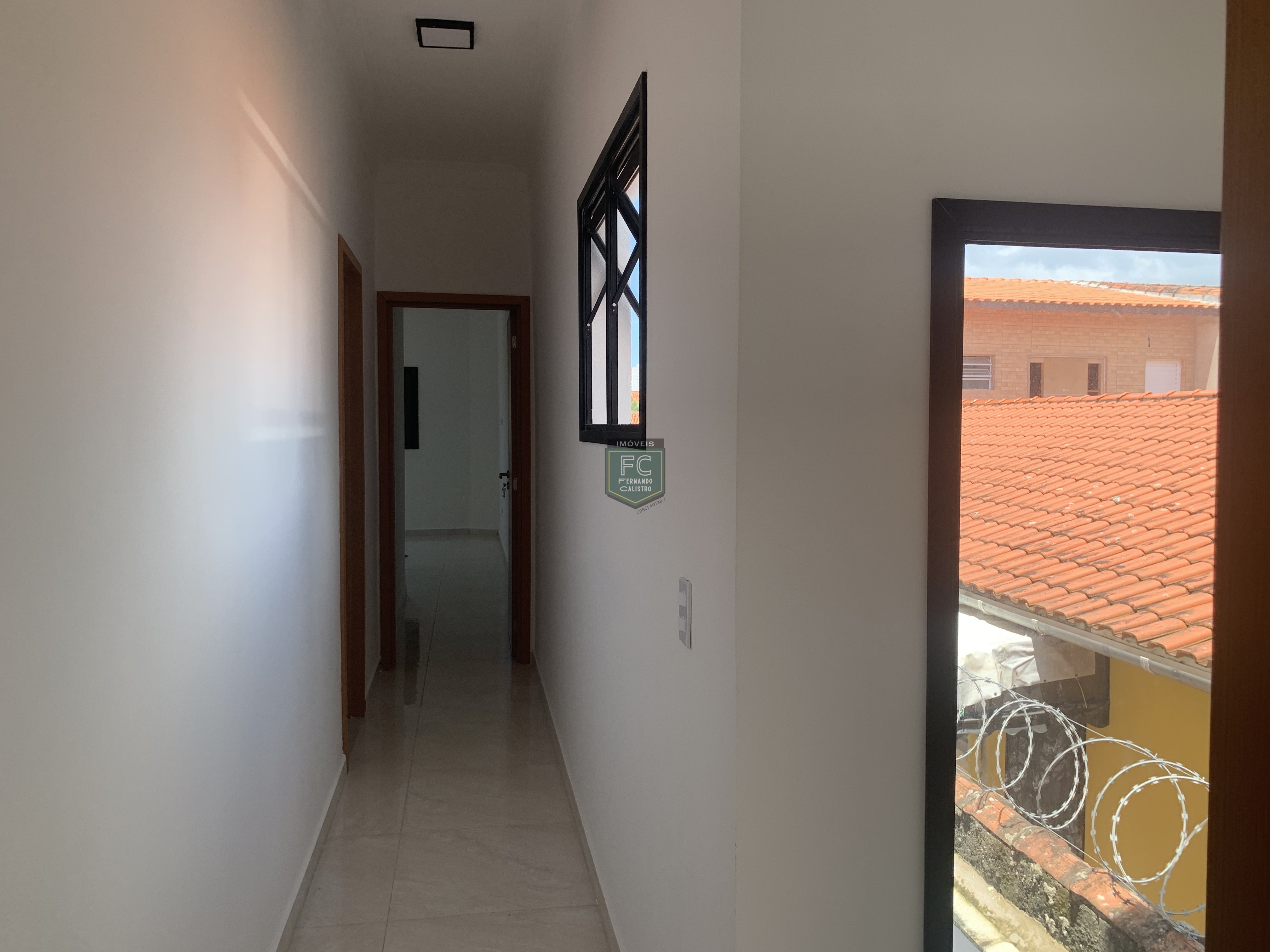 Sobrado moderno novo alto padrão 3 dormitórios (3 suítes), piscina, 2 vagas, 100 mts da praia, local nobre e central, jd. Aguapeú, mongaguá/sp