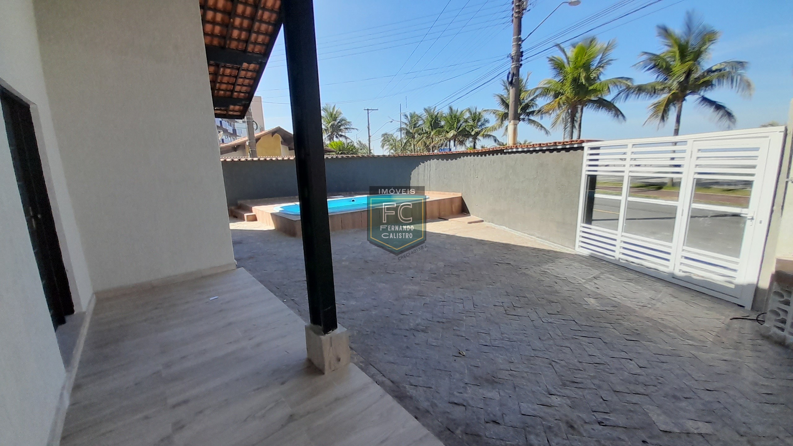 Casa térrea de esquina em frente ao mar, 3 dormitórios (1 su